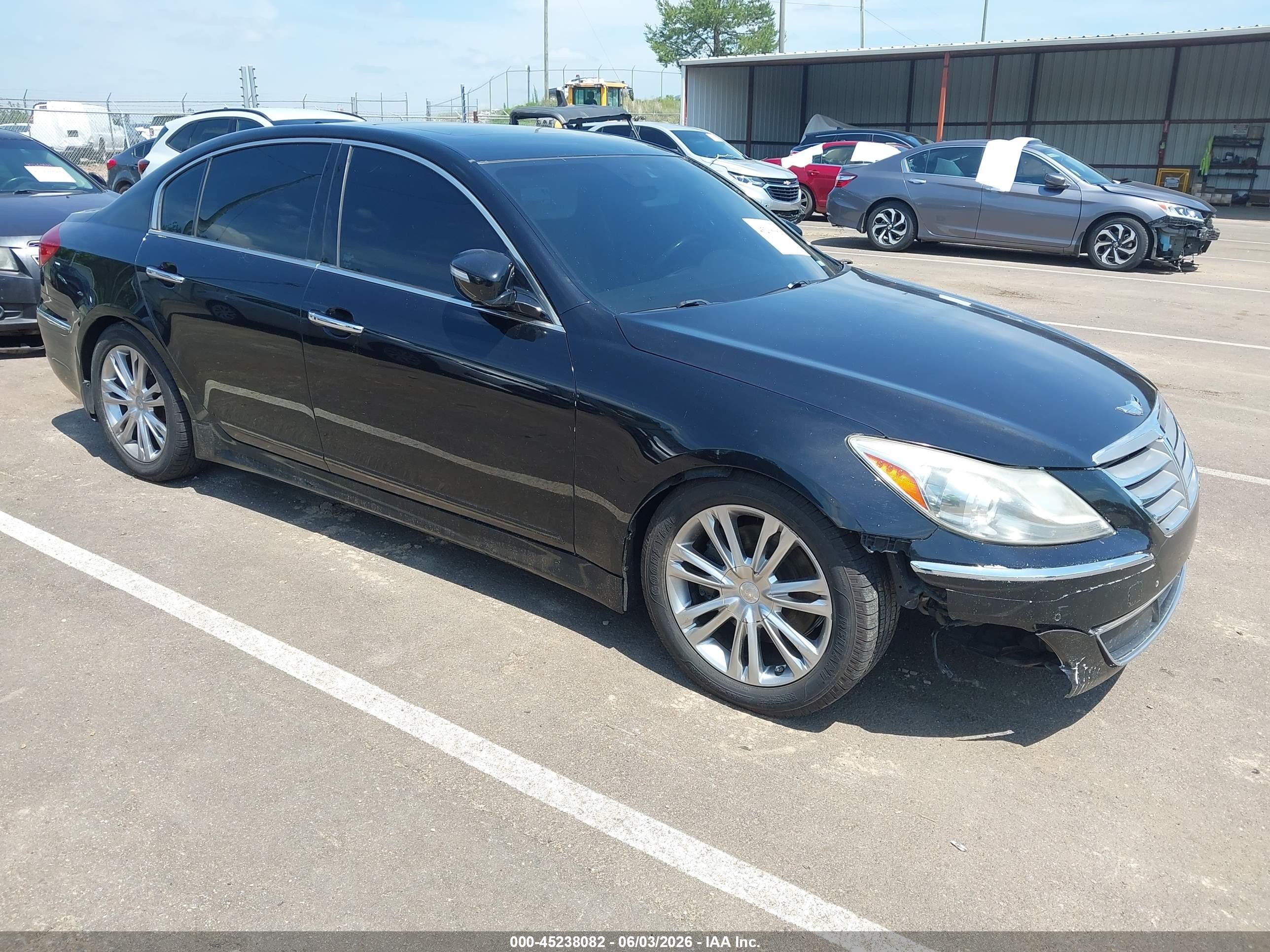 2014 Hyundai Genesis 3.8L, VIN KMHGC4DD6EU263308 — Перед