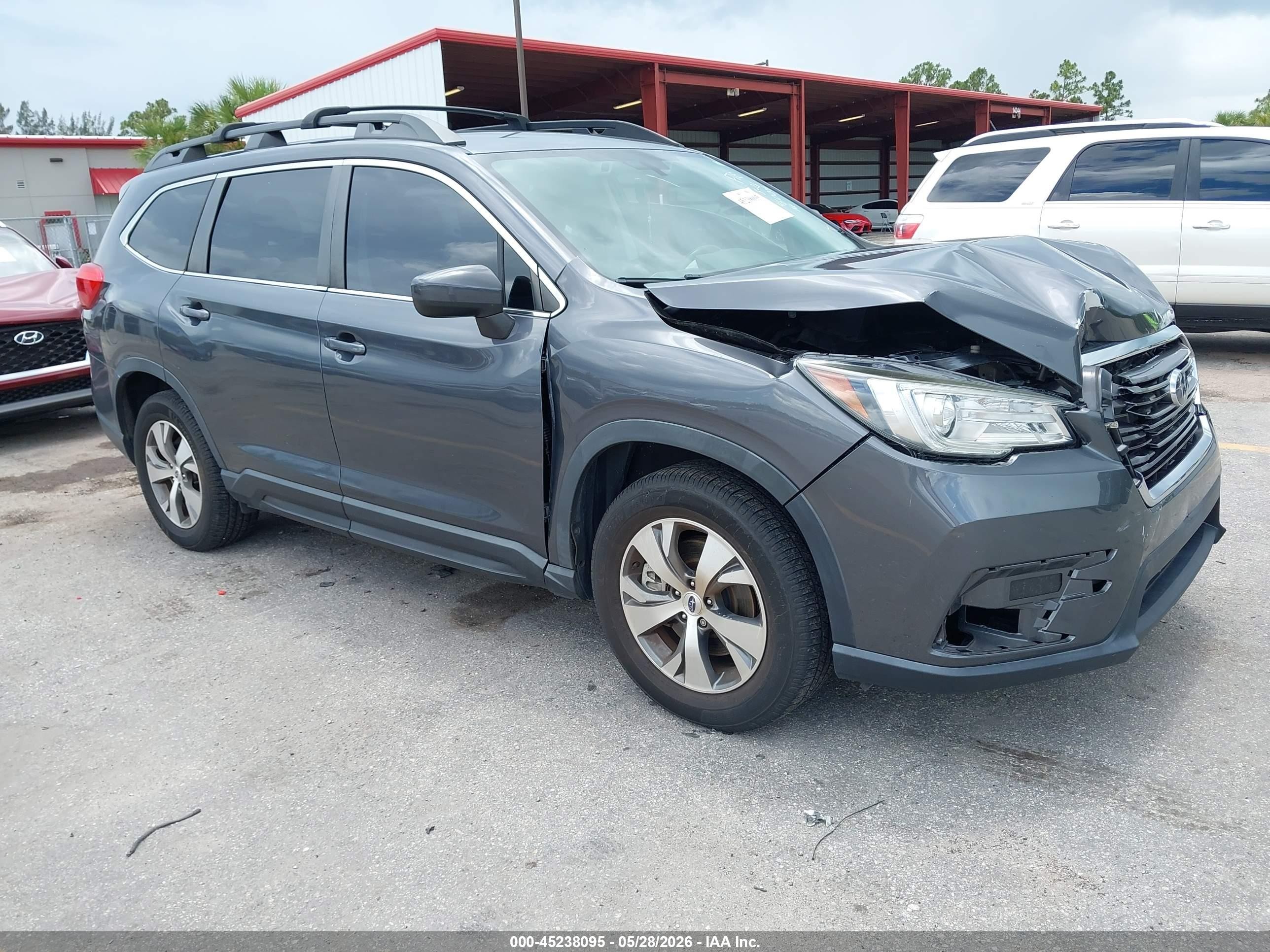 2021 Subaru Ascent Premium, VIN 4S4WMAFD0M3460094 — Front end