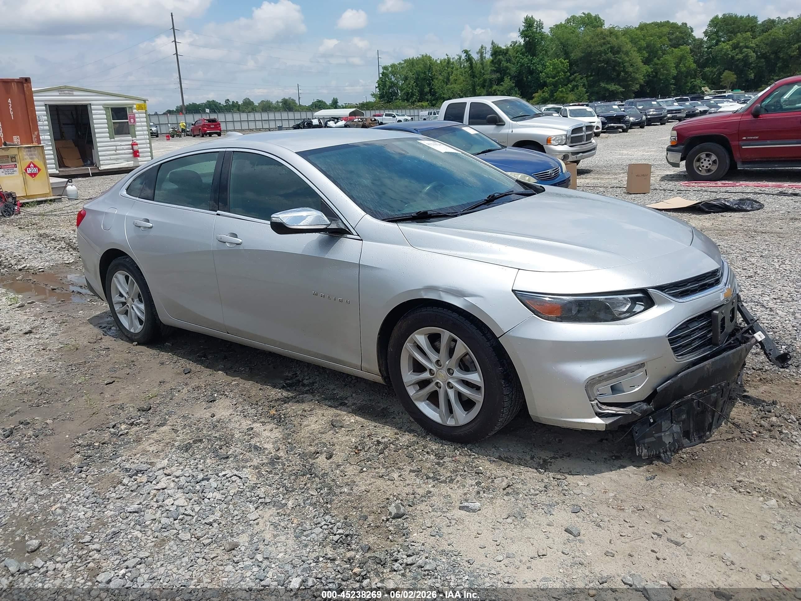 2018 Chevrolet Malibu LT, VIN 1G1ZD5ST4JF270257 — Front end