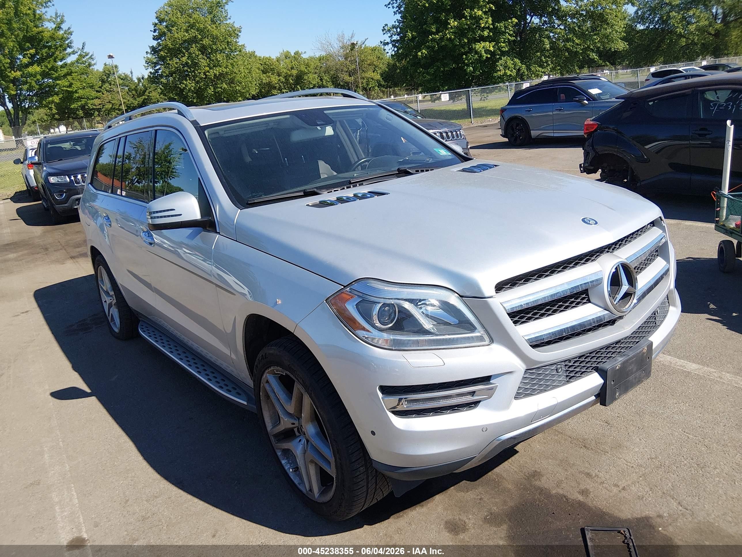 2016 Mercedes-Benz GL 450, VIN 4JGDF6EE8GA678941 — Side
