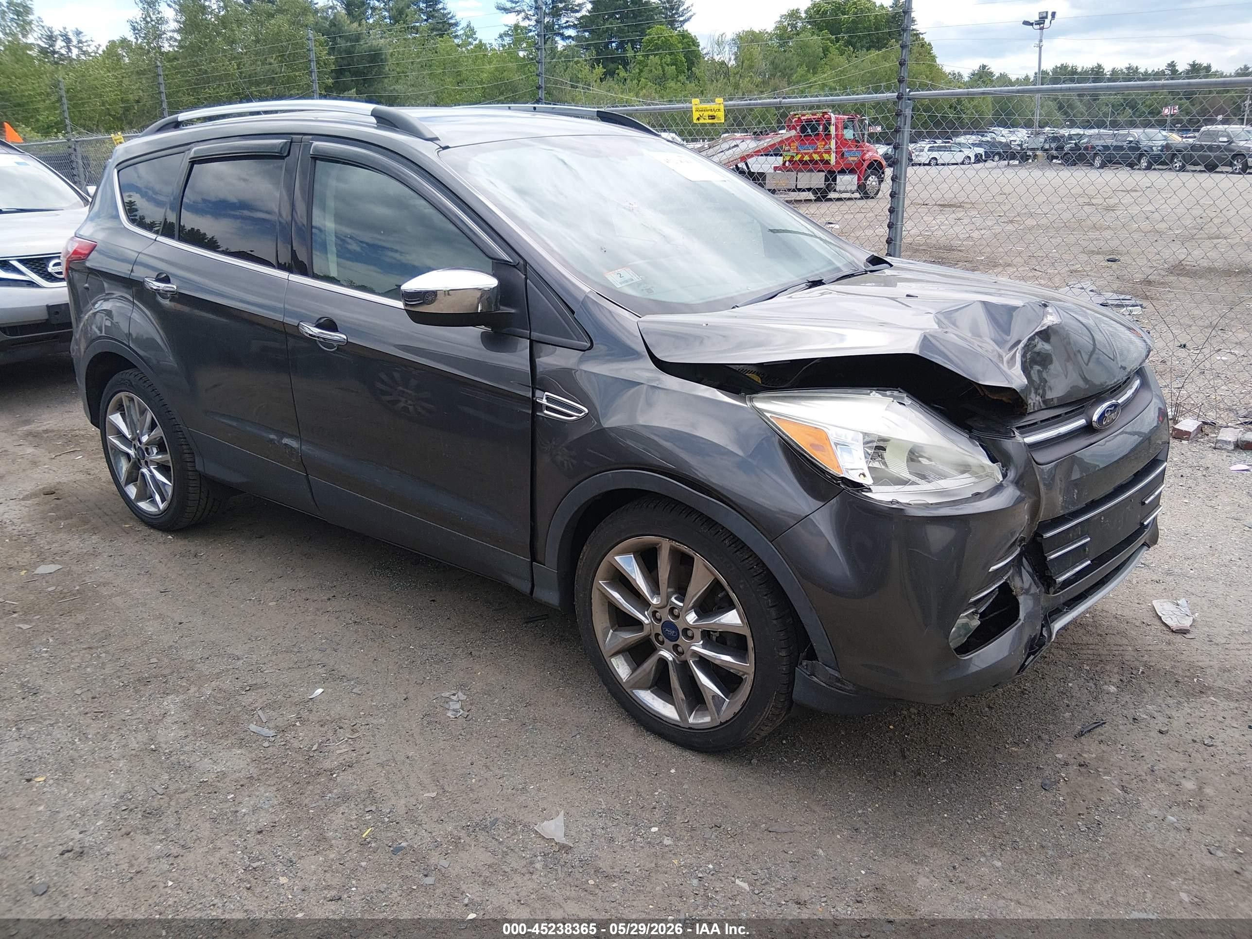 2015 Ford Escape SE, VIN 1FMCU0G99FUB10161 — Front end