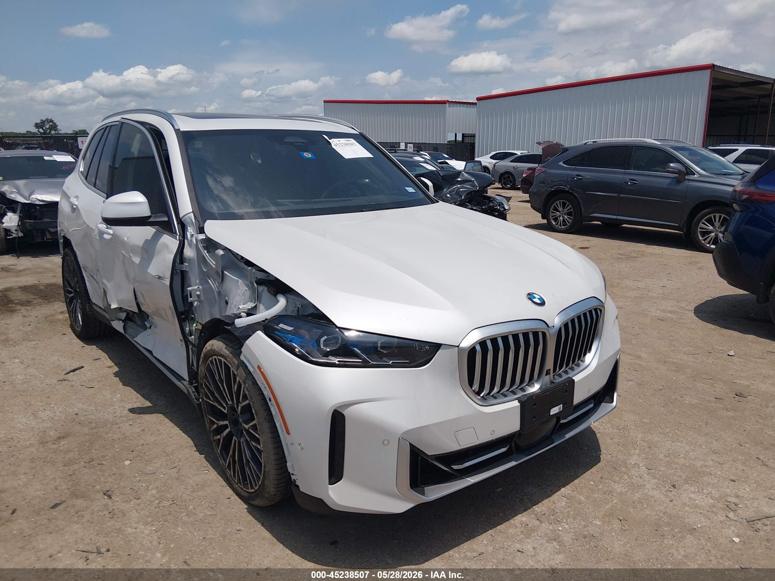 2025 BMW X5 sDrive40i, VIN 5UX13EU08S9X65232 — Бок