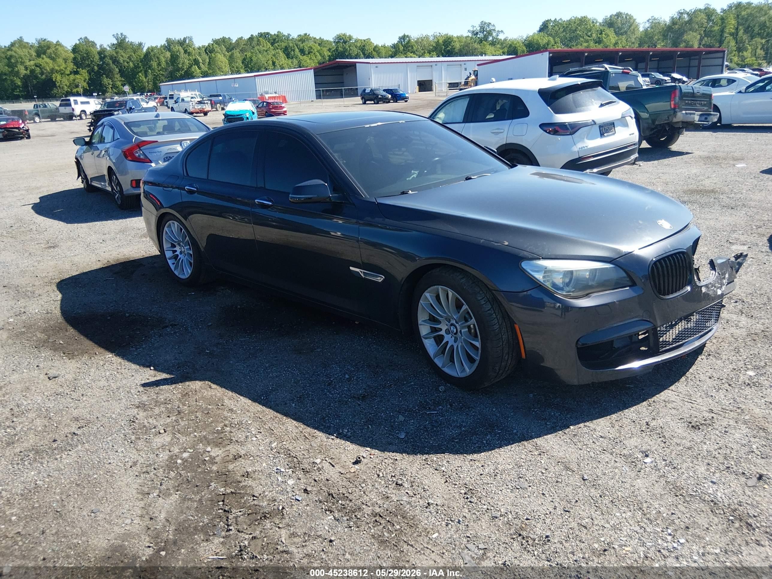 2013 BMW 7 Series 750i, VIN WBAYA8C50DC996553 — Front end