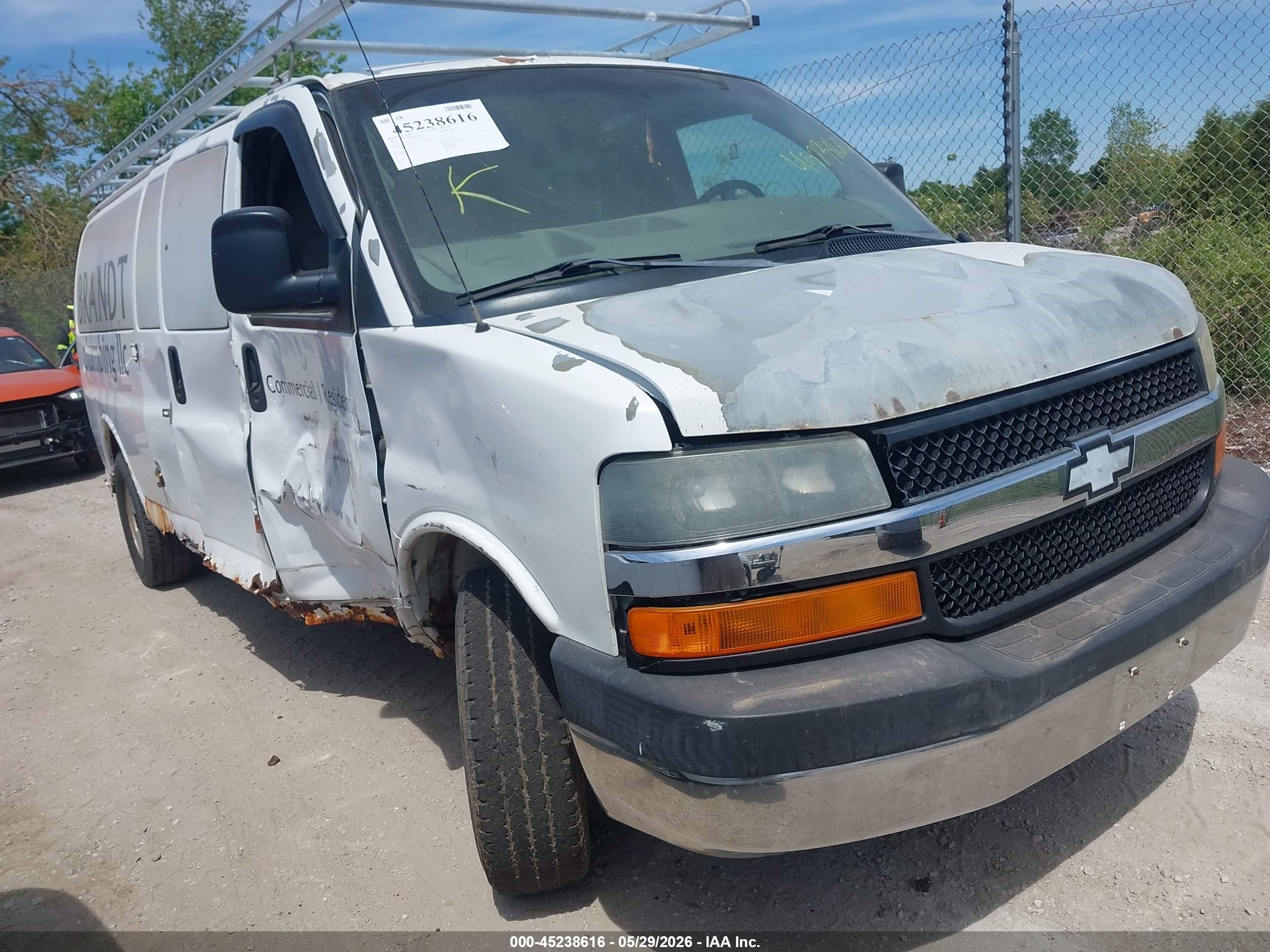 2007 Chevrolet Express Passenger, VIN 1GAHG39U771153154 — Normal wear