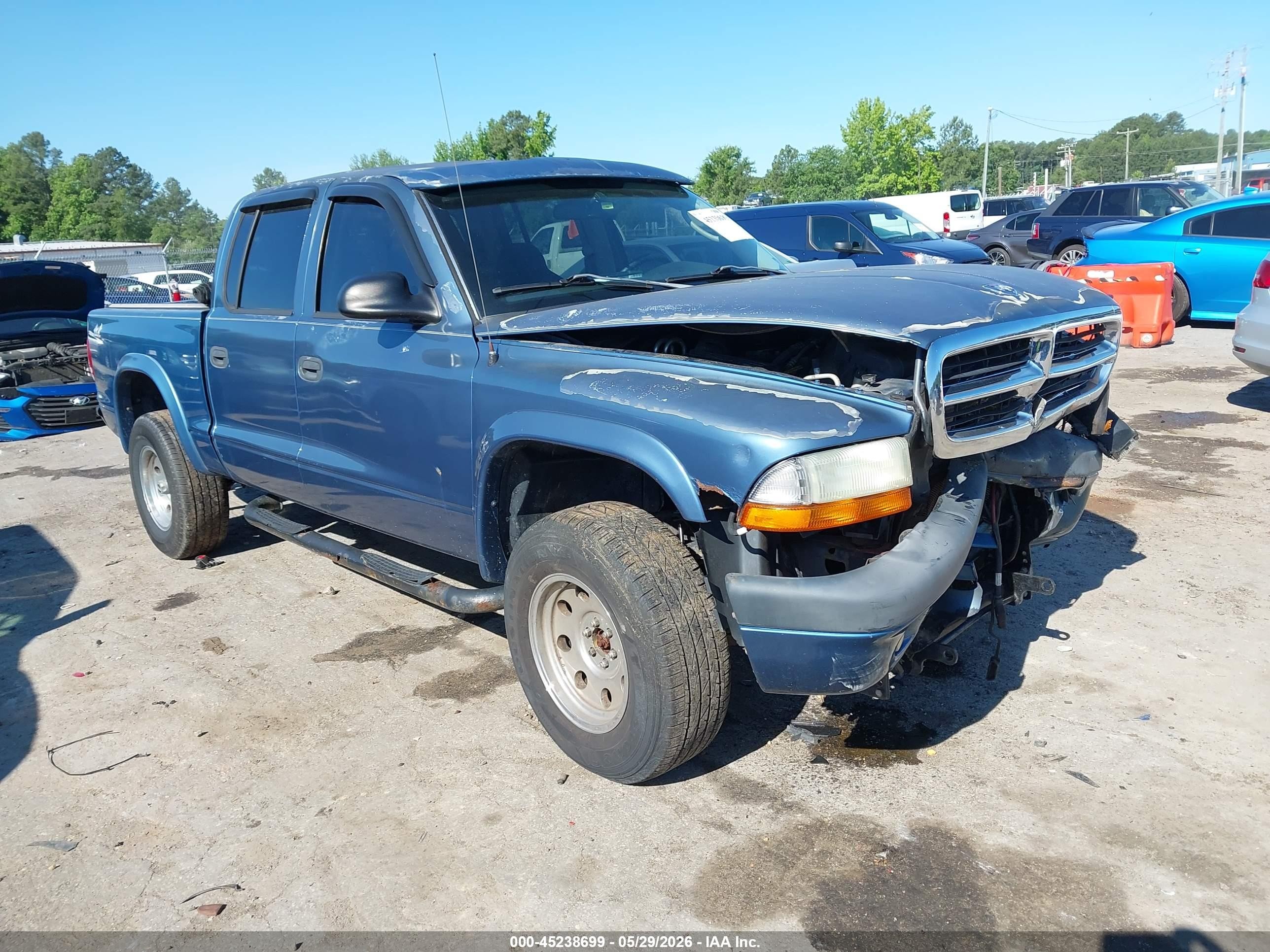 2002 Dodge Dakota Sport, VIN 1B7HG38X62S621509 — Front end