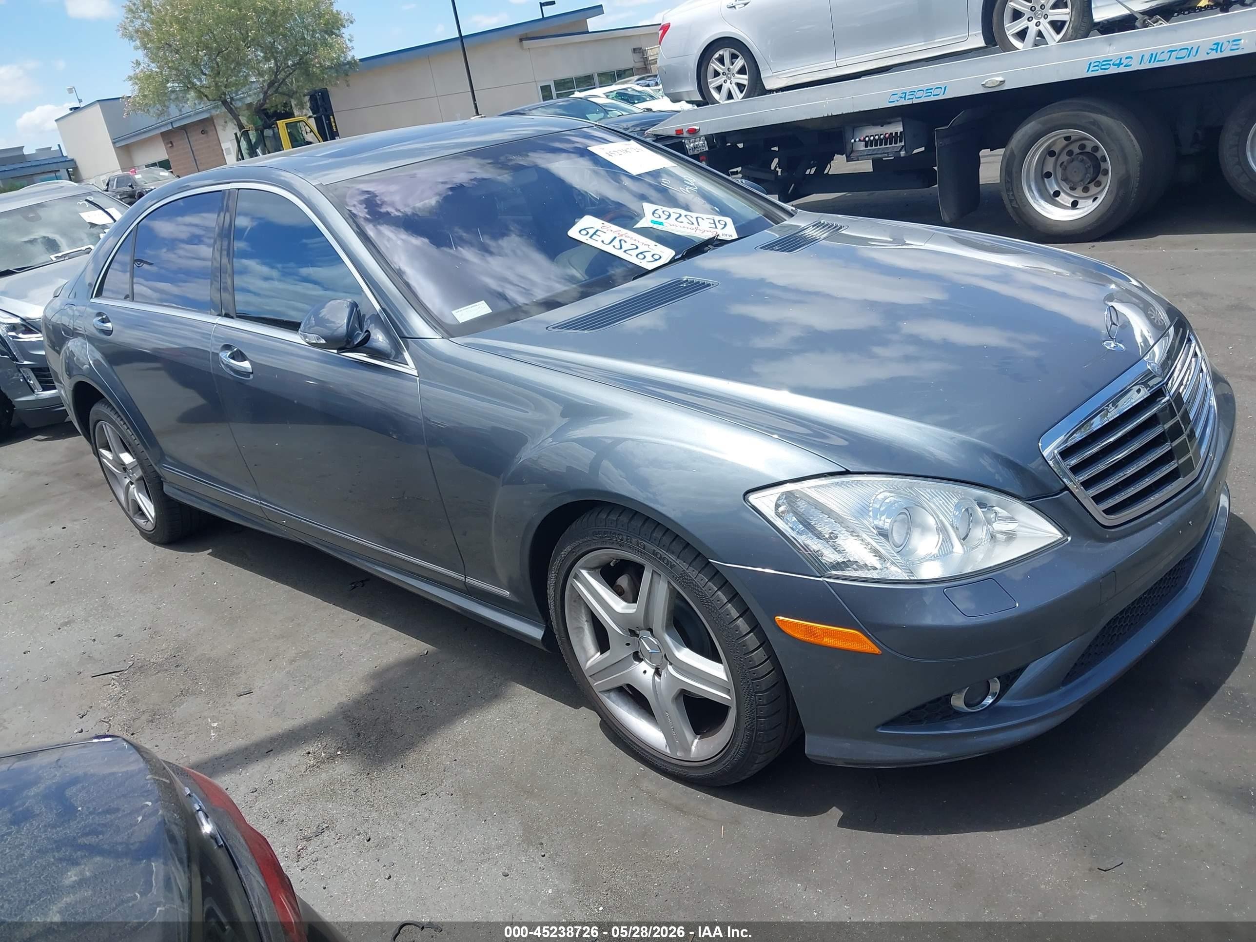 2007 Mercedes-Benz S 550, VIN WDDNG71X77A131832 — Side