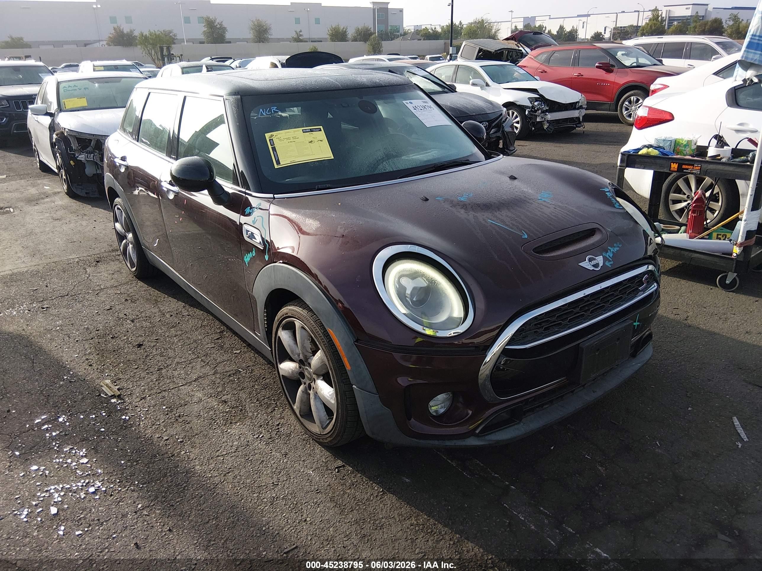 2016 MINI Clubman S, VIN WMWLN9C54G2E16061 — Front end