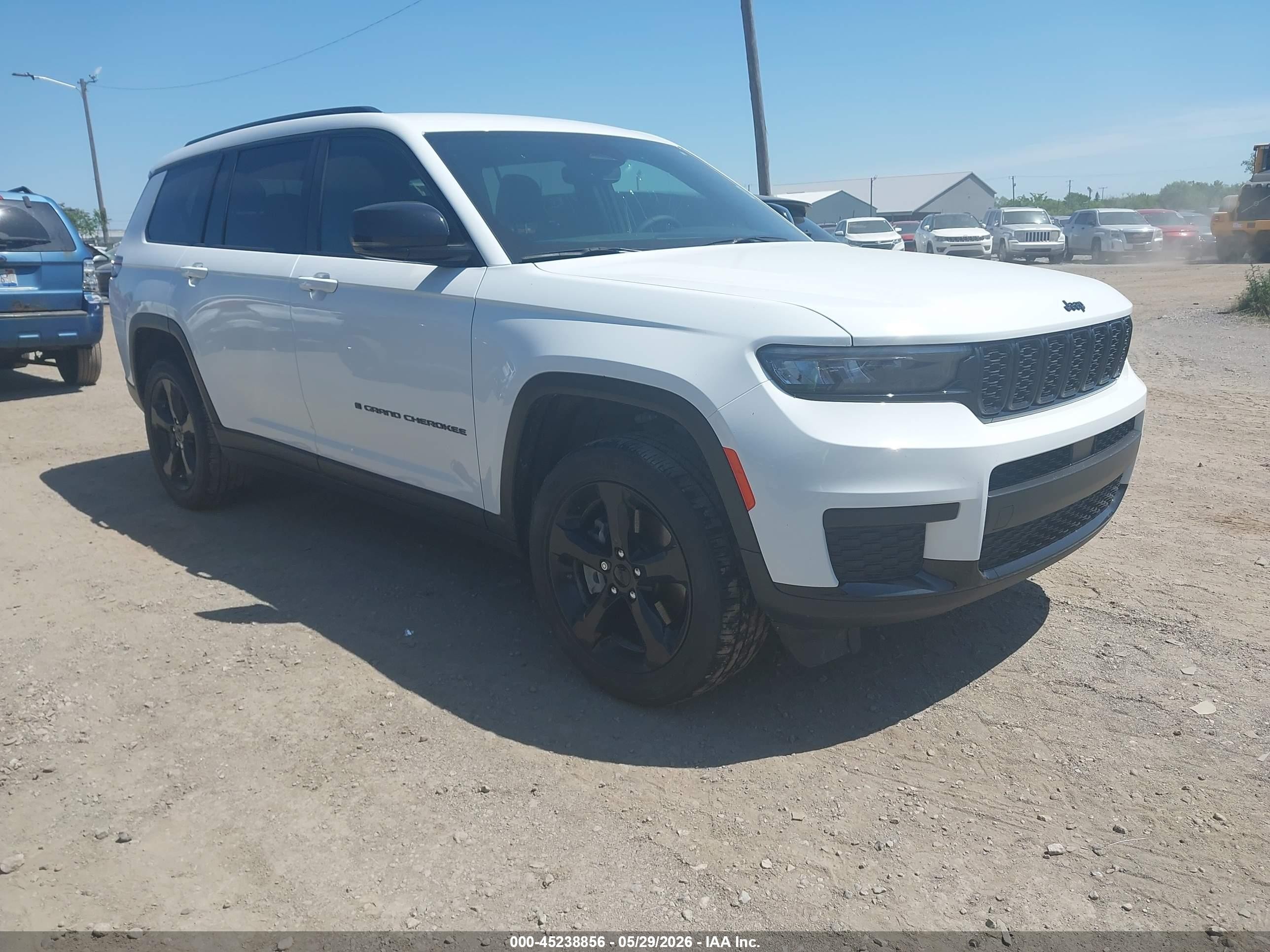2024 Jeep Grand Cherokee Altitude X, VIN 1C4RJKAG2R8587182 — Side