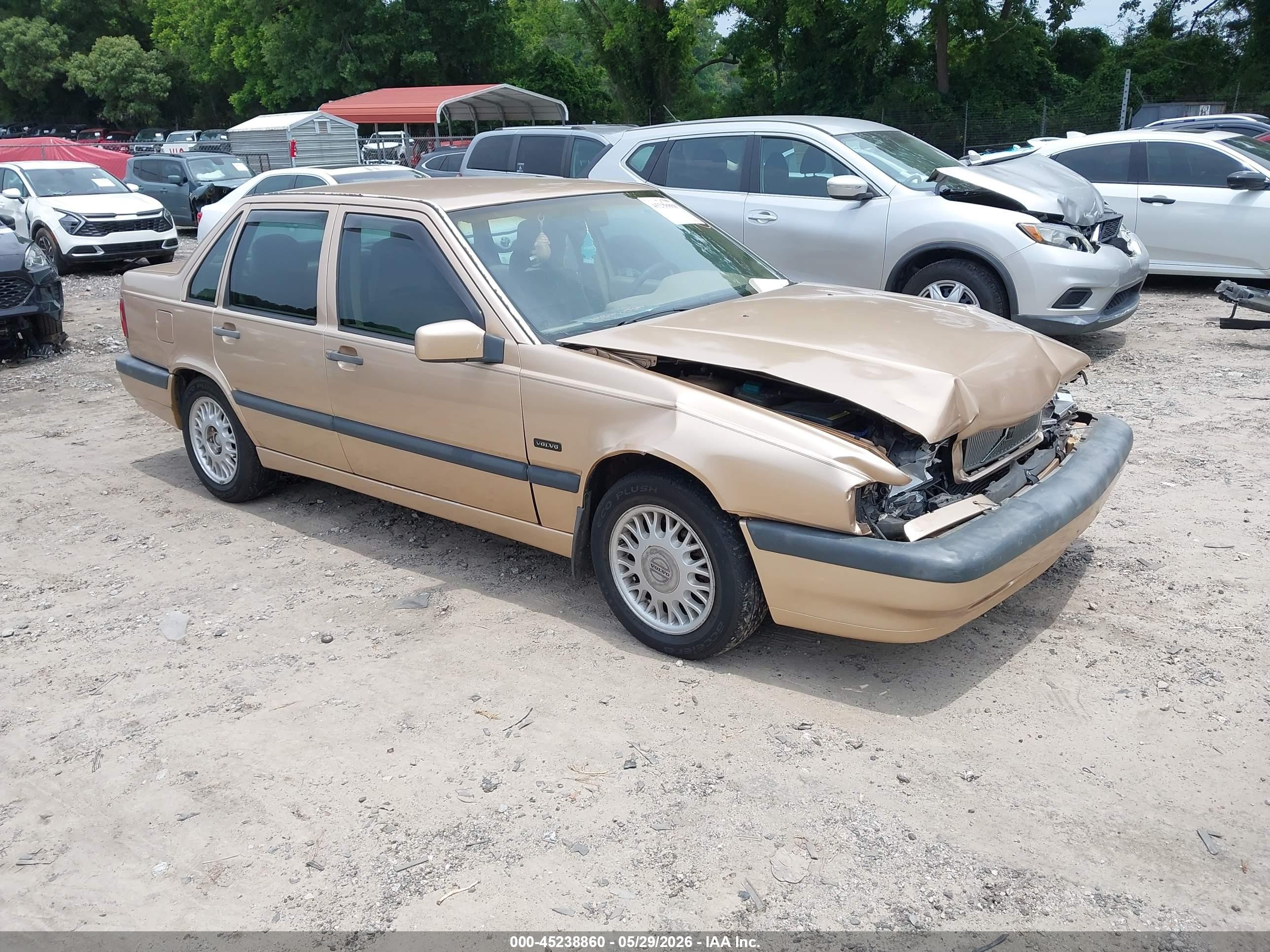 1996 Volvo 850 Grand Lux, VIN YV1LS5544T1331172 — Перед