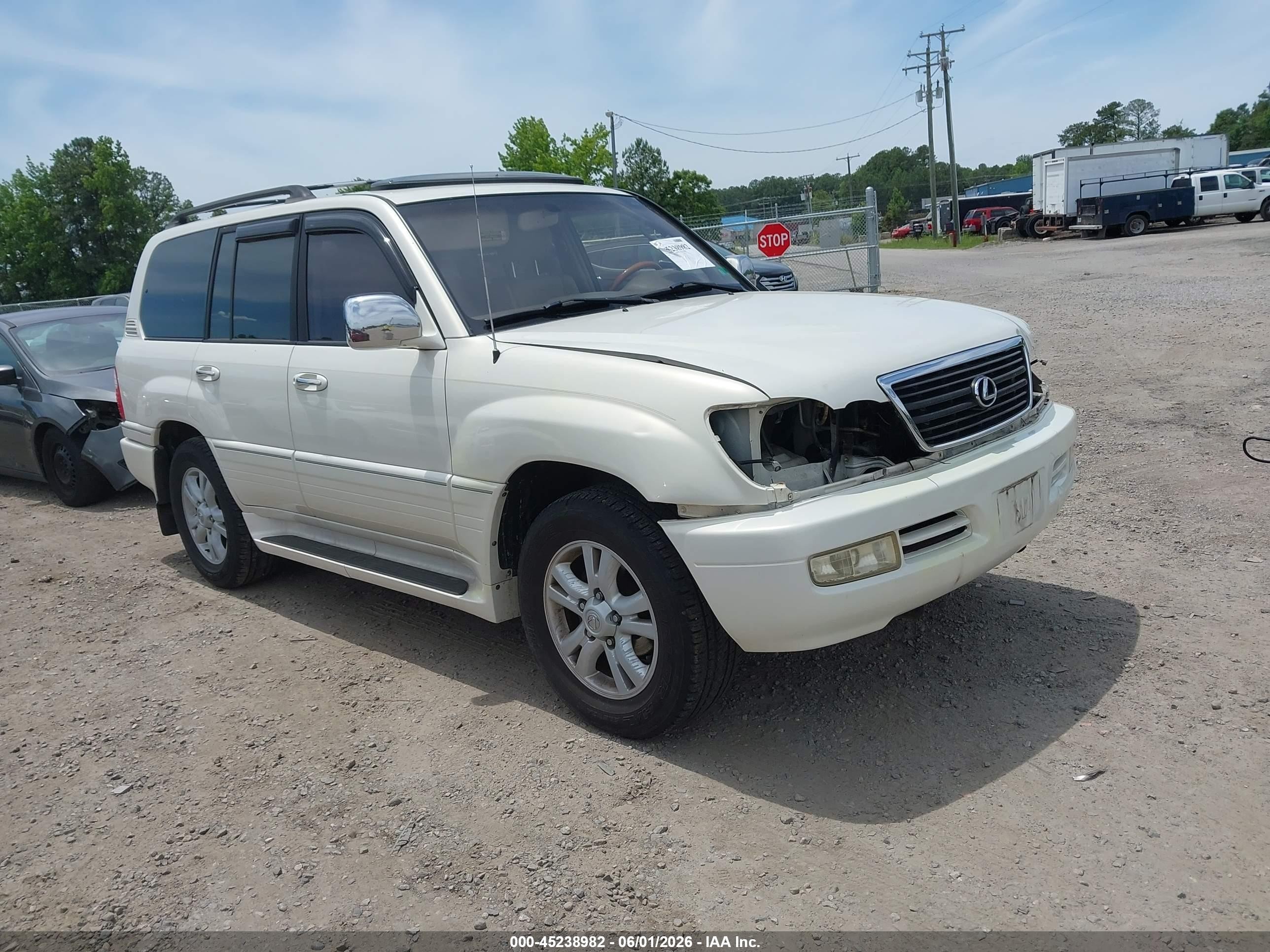 2000 Lexus LX 470, VIN JT6HT00W3Y0107853 — Front end