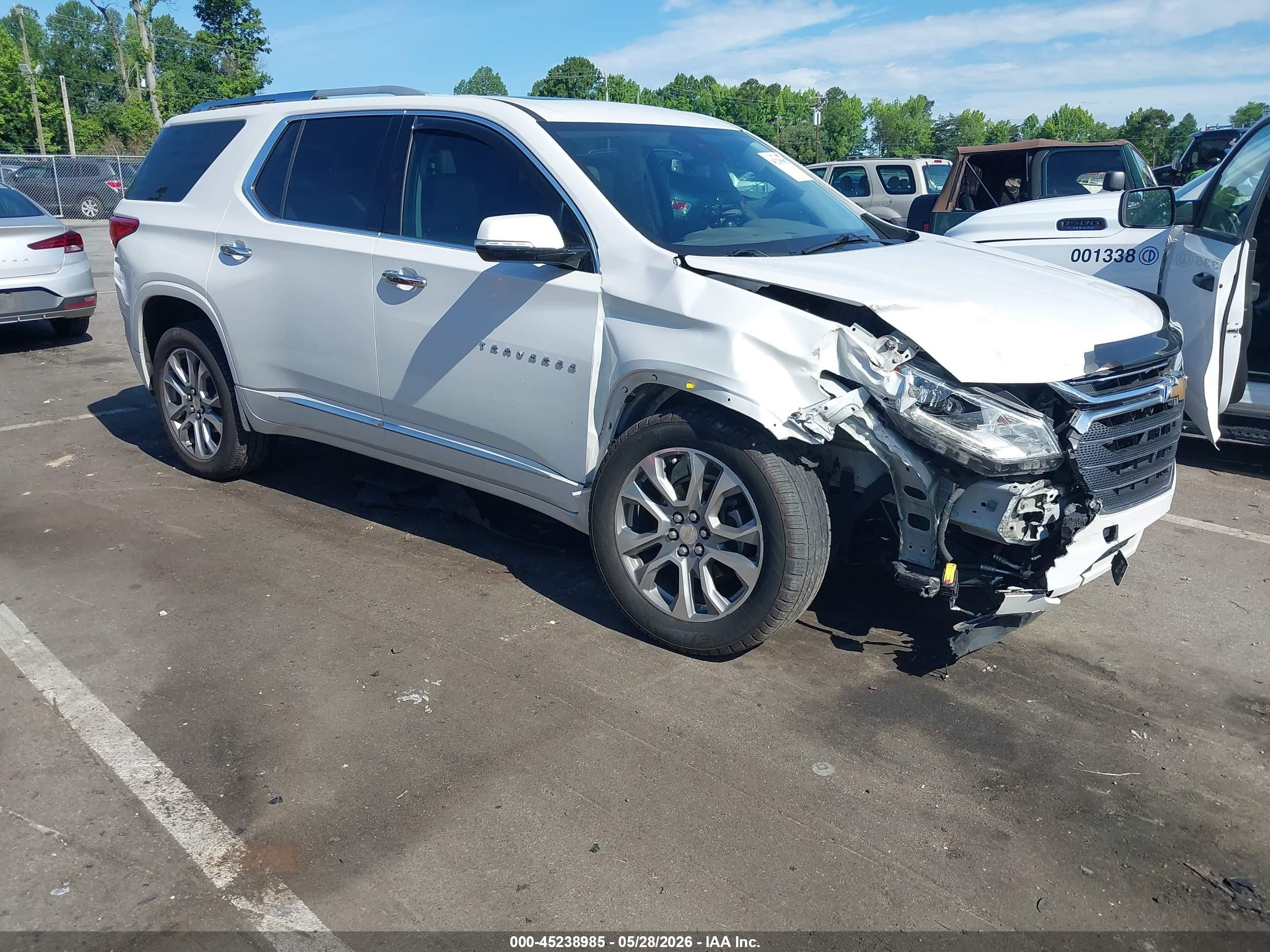 2018 Chevrolet Traverse Premier, VIN 1GNERKKW8JJ151941 — Front end