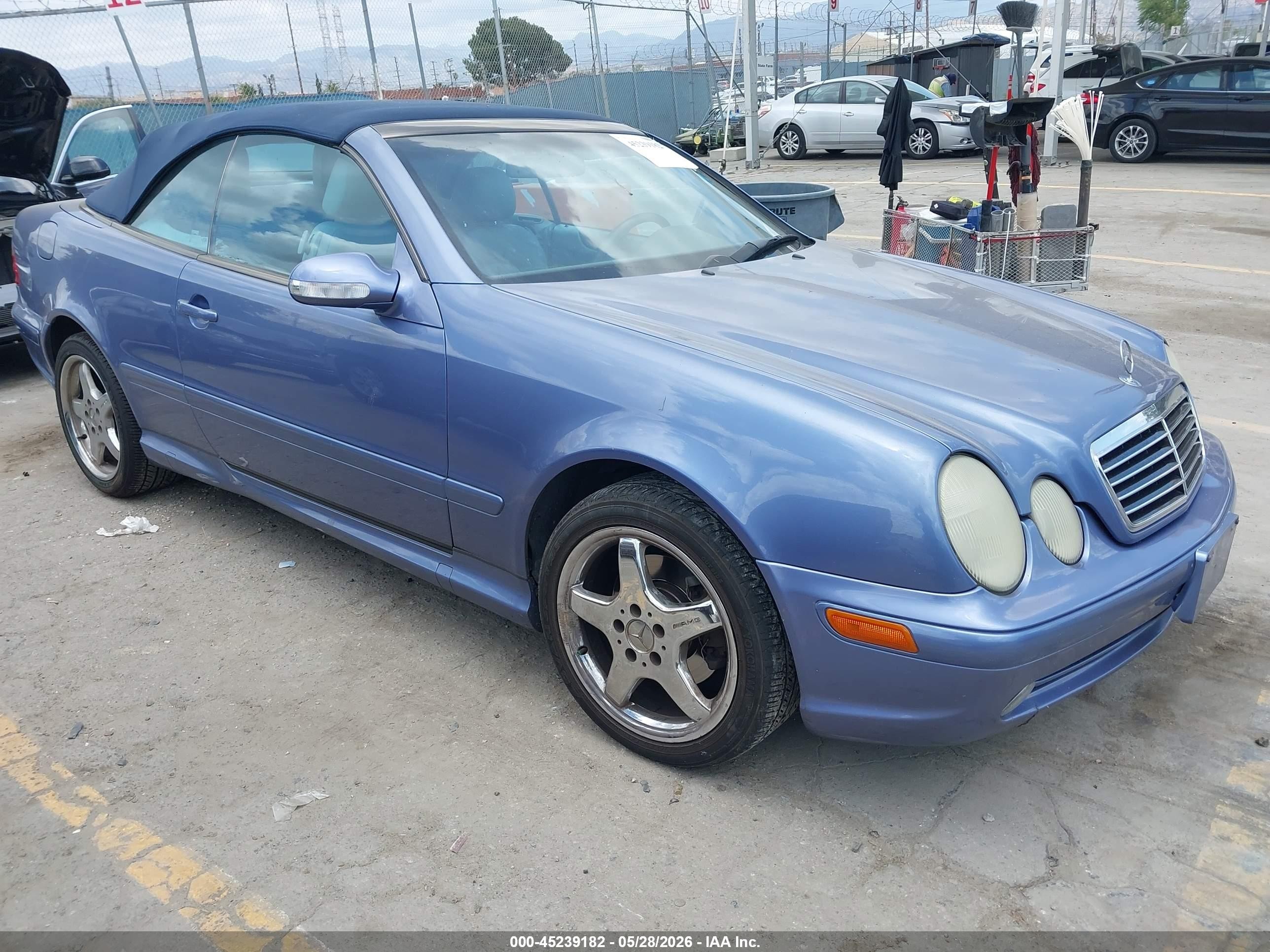 2002 Mercedes-Benz CLK 320/430, VIN WDBLK70G82T121078 — Front end