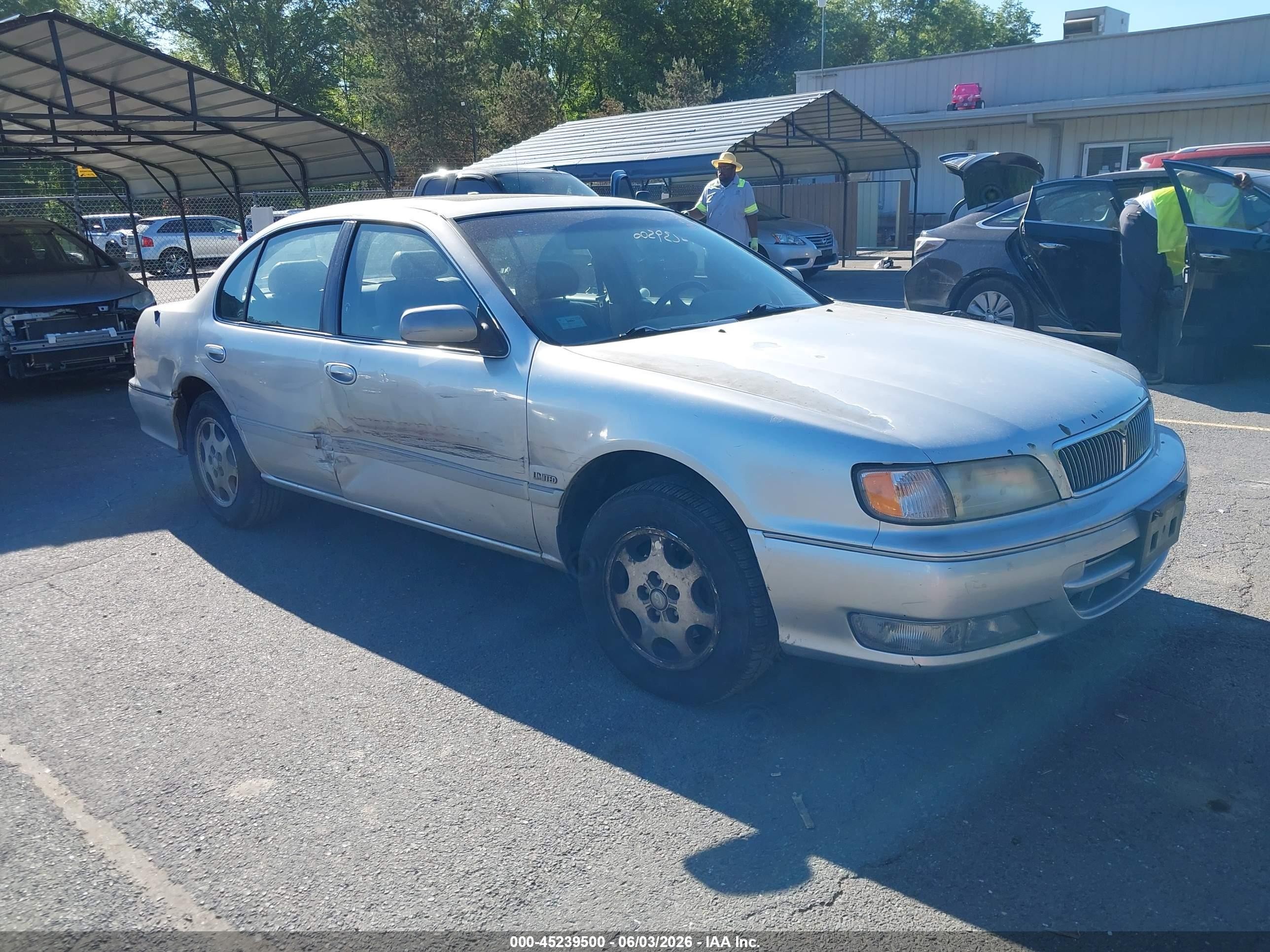 1999 Infiniti I30, VIN JNKCA21A3XT776899 — Side