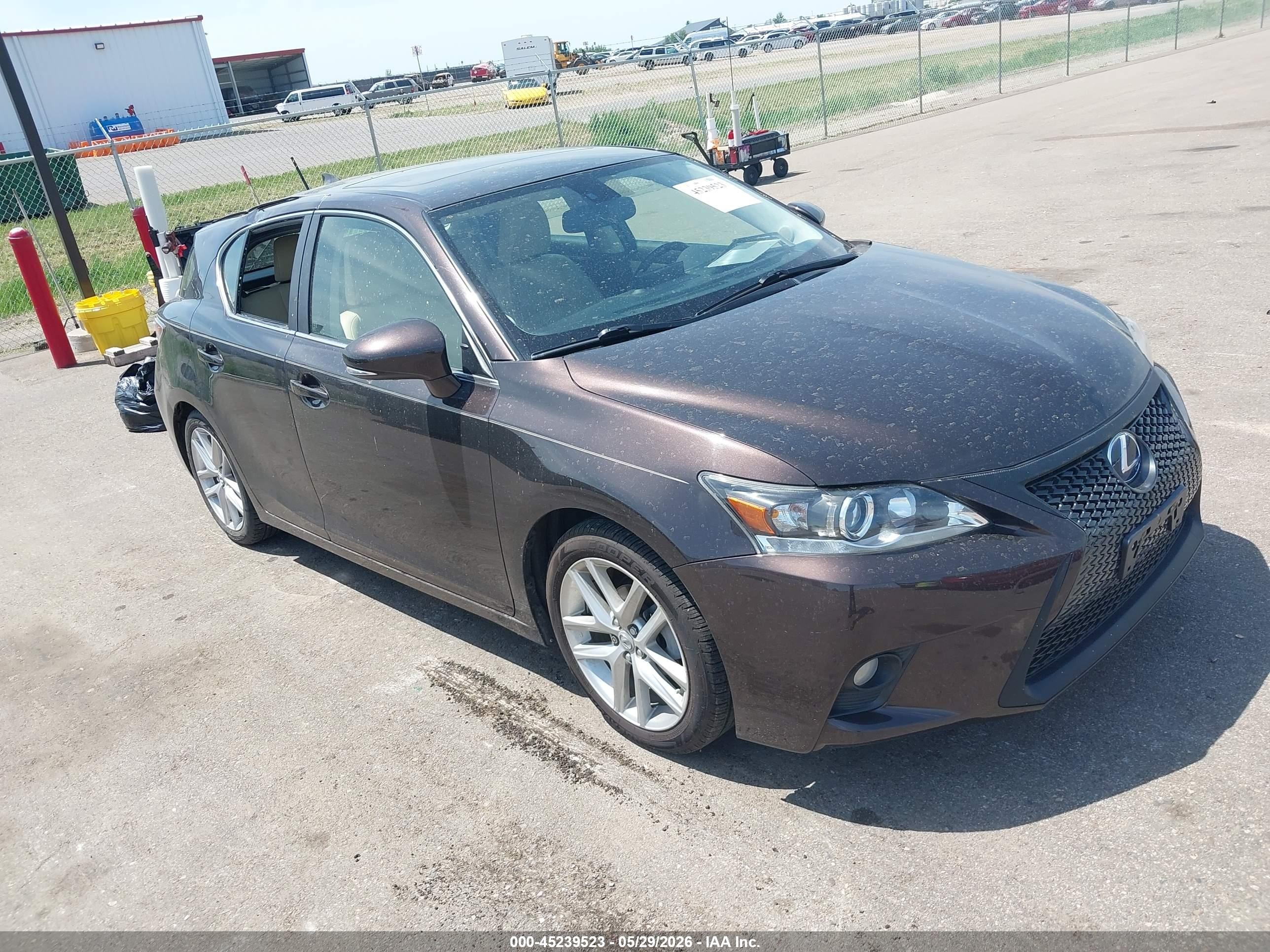 2014 Lexus CT 200h, VIN JTHKD5BHXE2194382 — Roof