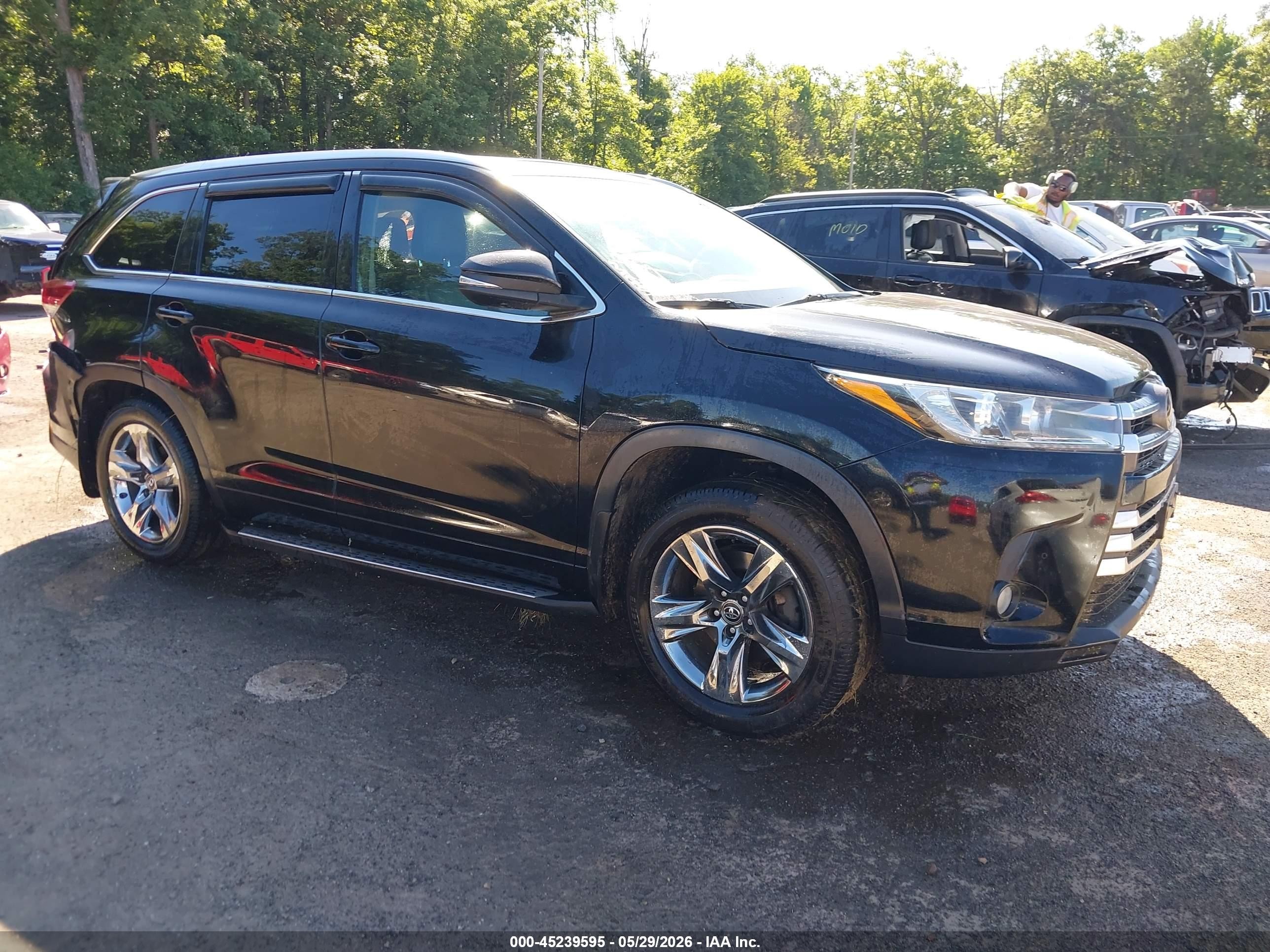 2018 Toyota Highlander Limited Platinum, VIN 5TDDZRFH1JS871223 — Side