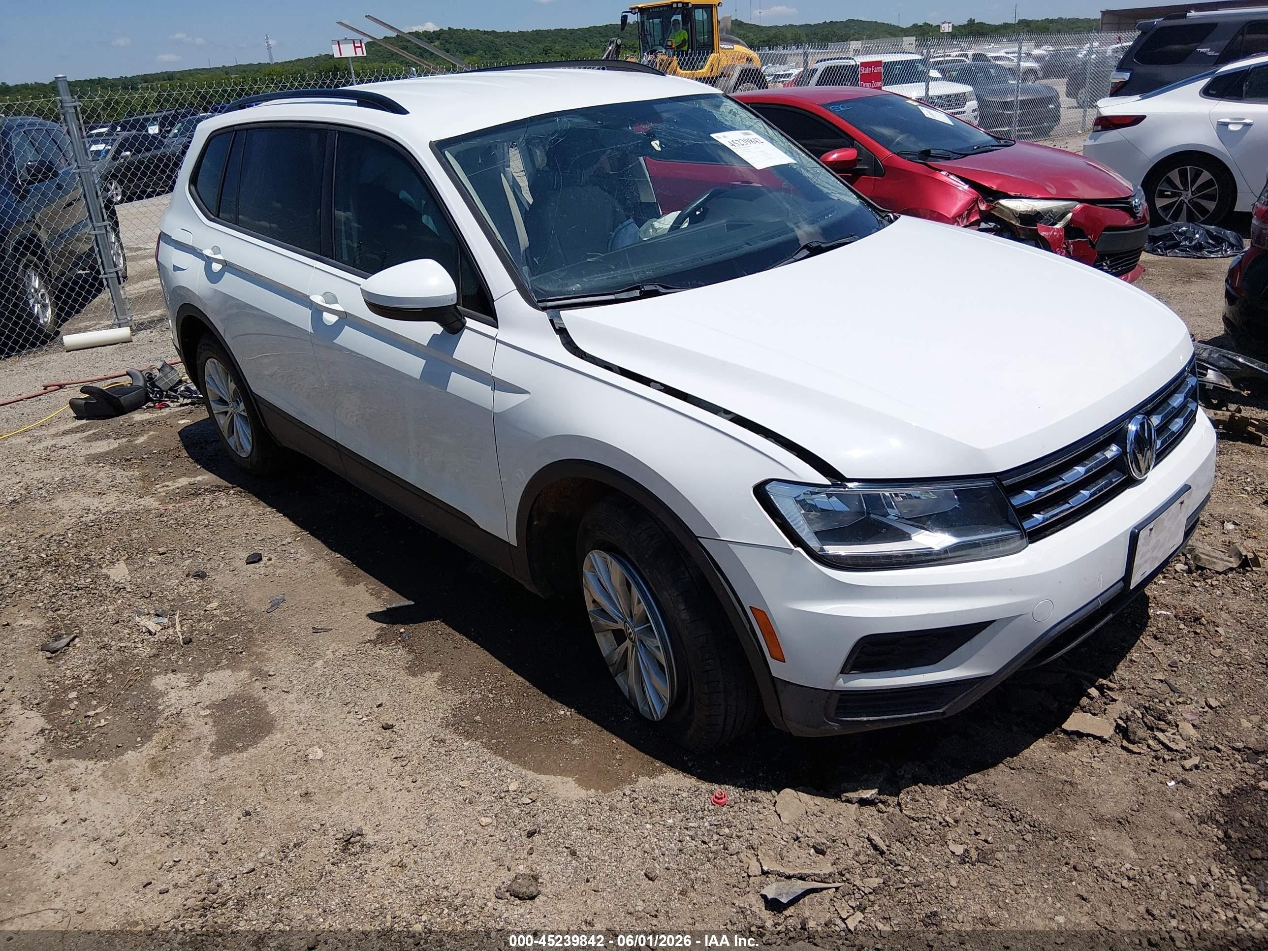 2019 Volkswagen Tiguan S, VIN 3VV1B7AX1KM039698 — Side