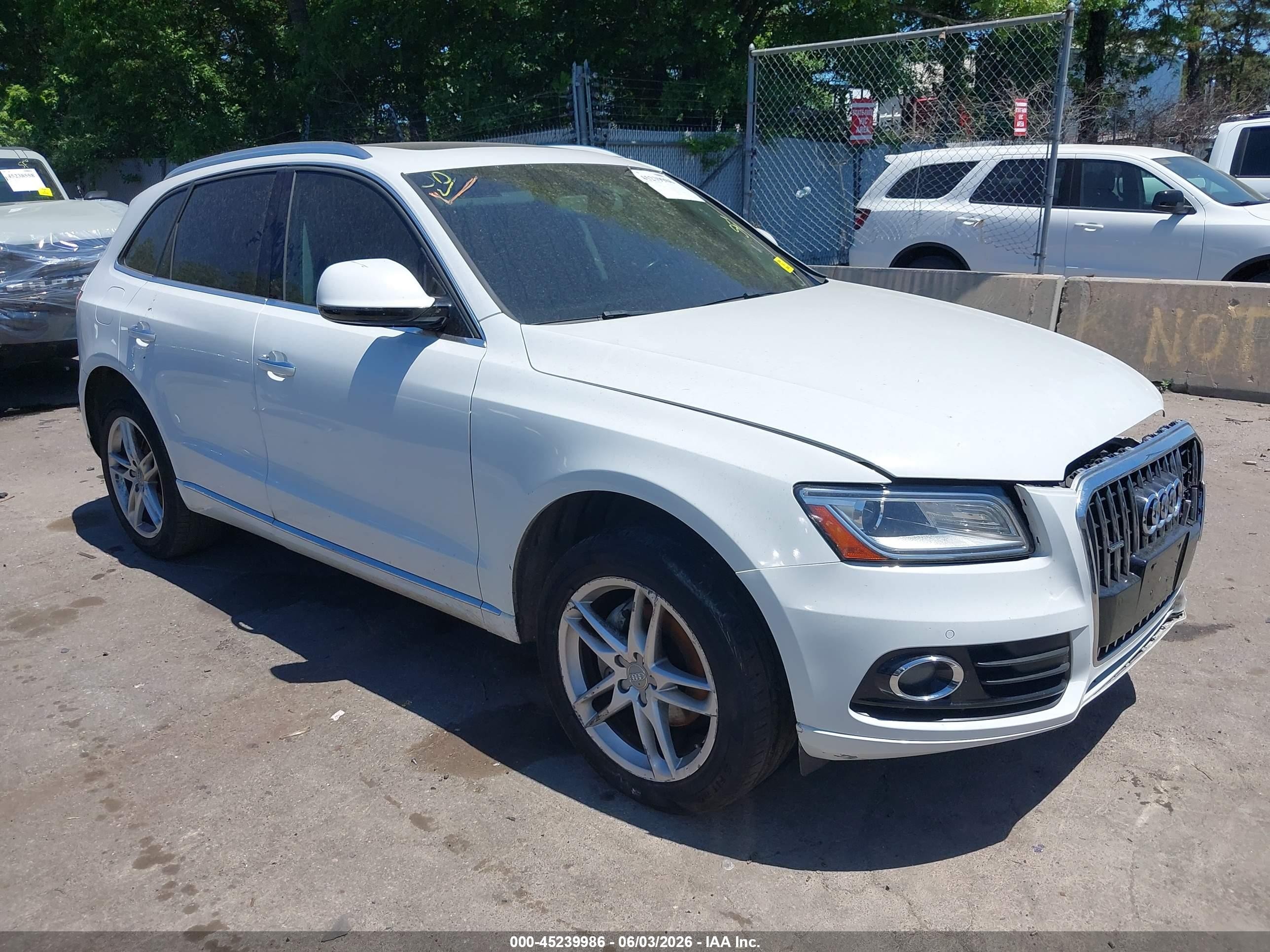 2016 Audi Q5 Premium Plus, VIN WA1L2AFP6GA033990 — Front end