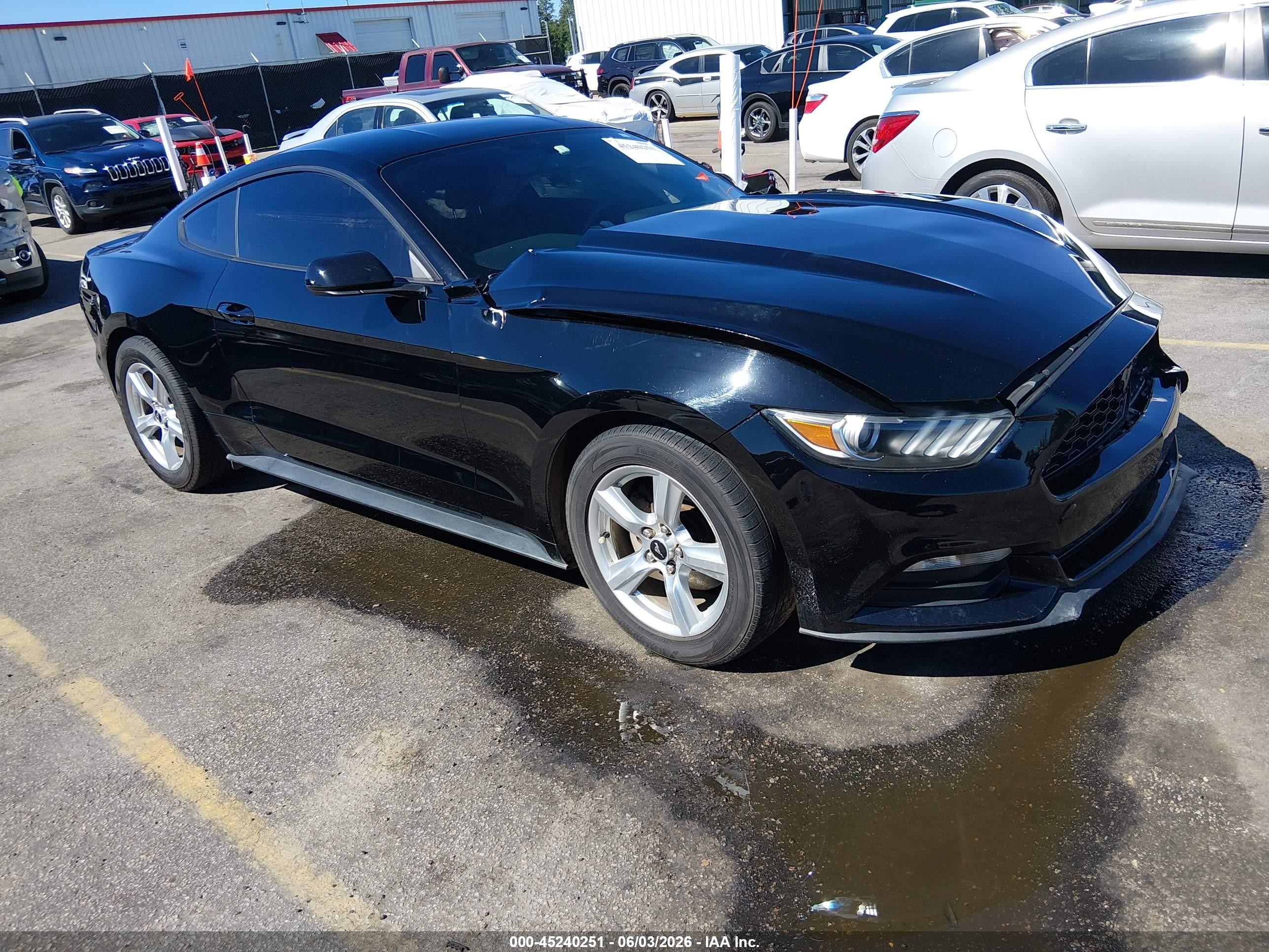 2015 Ford Mustang V6, VIN 1FA6P8AM3F5341769 — Front end