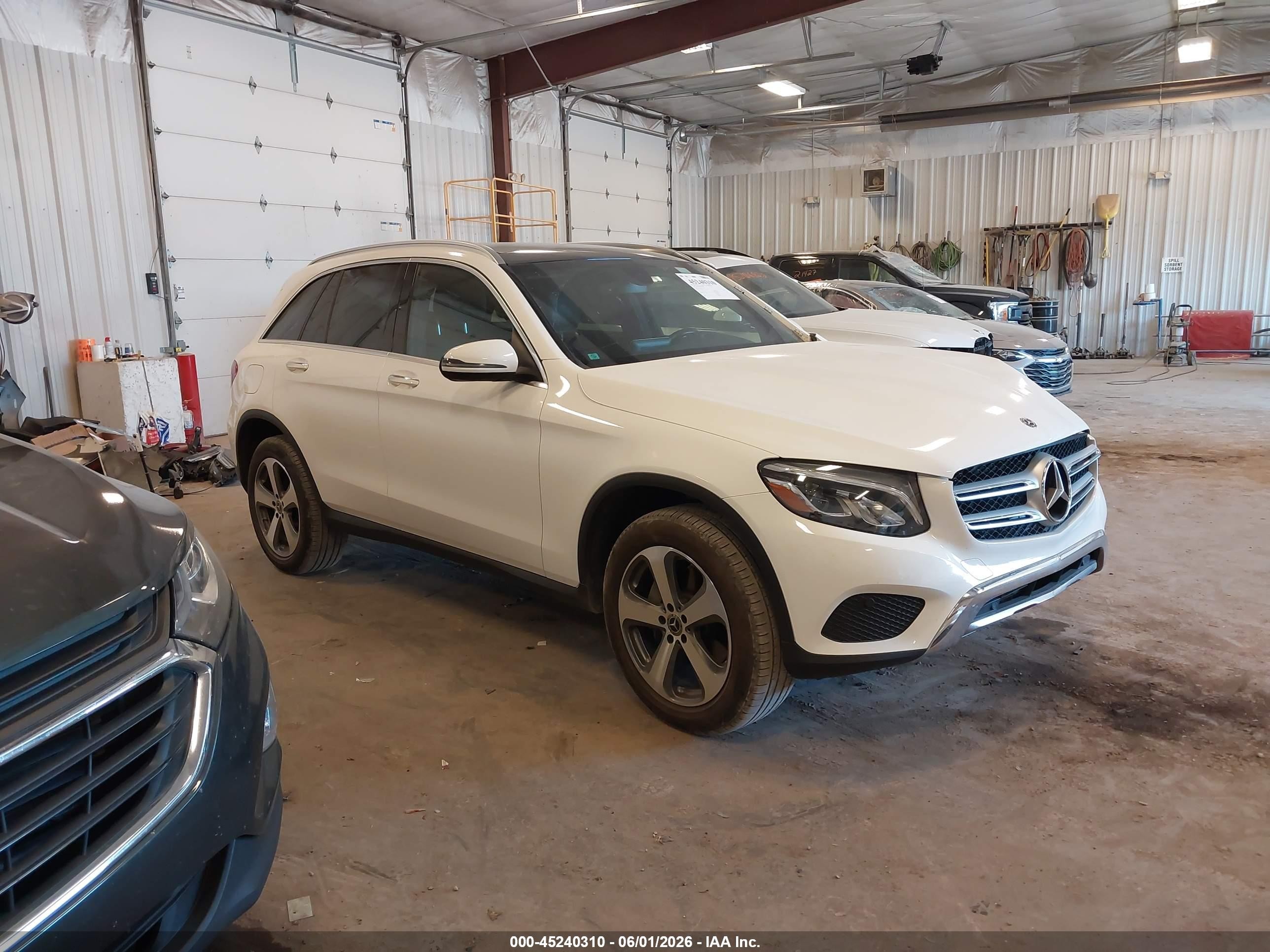 2019 Mercedes-Benz GLC 300, VIN WDC0G4KB7KV174214 — Front end