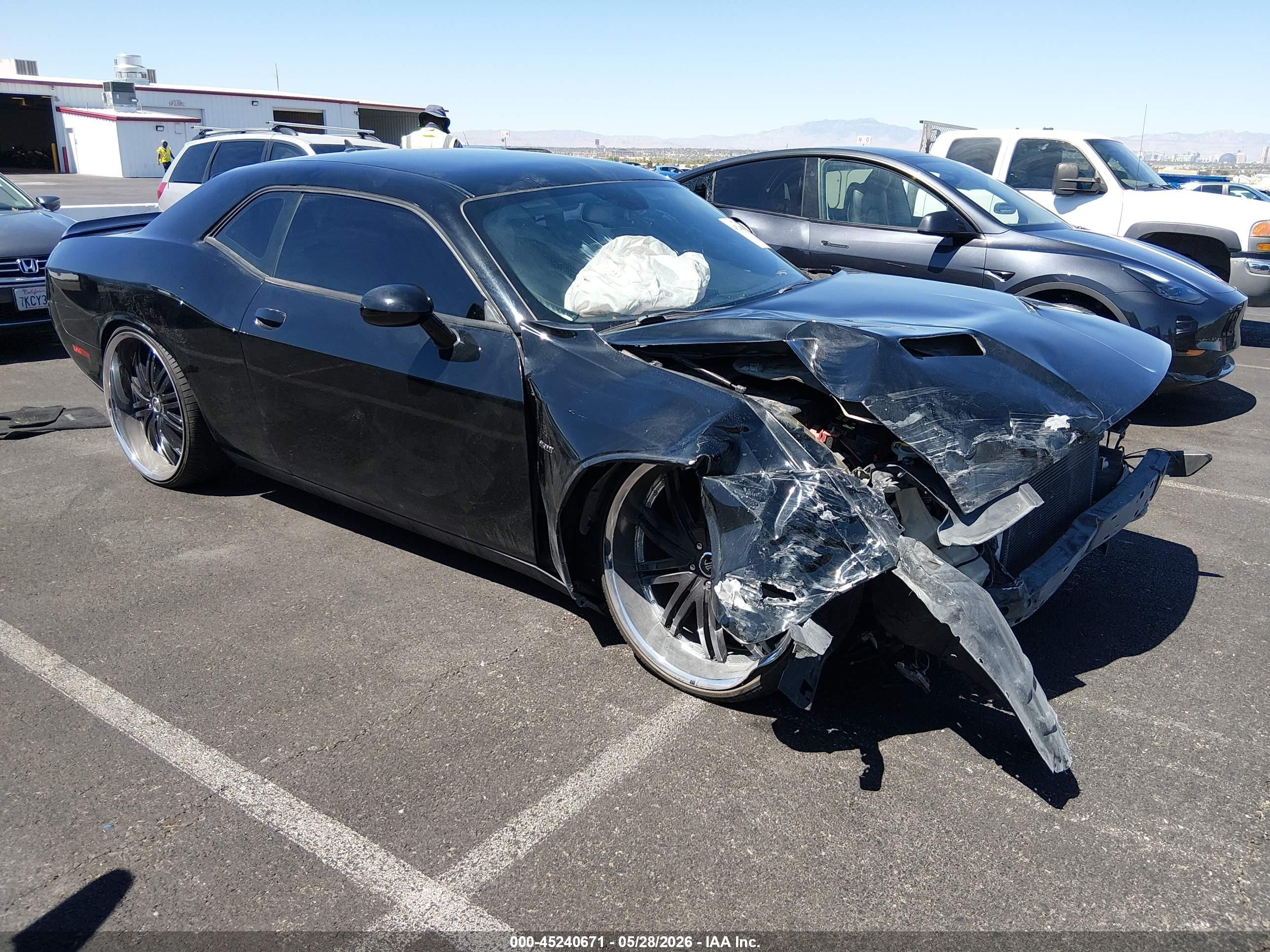 2015 Dodge Challenger R/T, VIN 2C3CDZAT7FH783034 — Front end