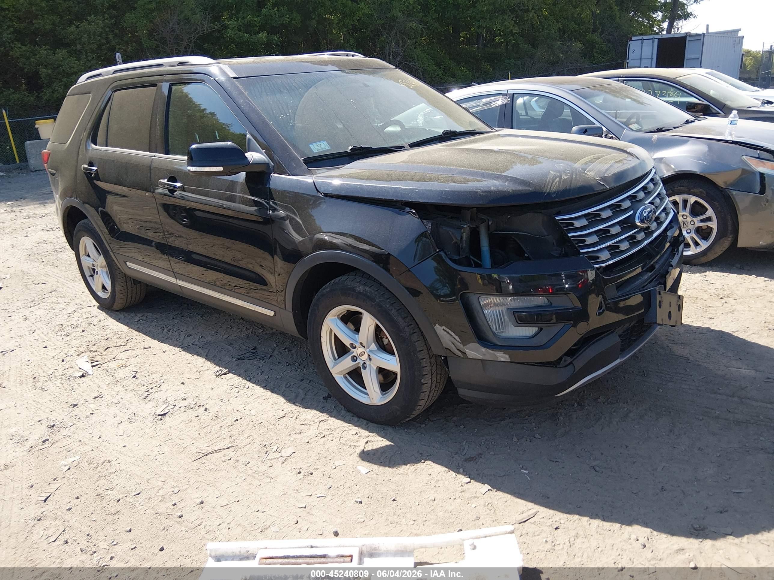 2017 Ford Explorer XLT, VIN 1FM5K8DH1HGB58019 — Front end
