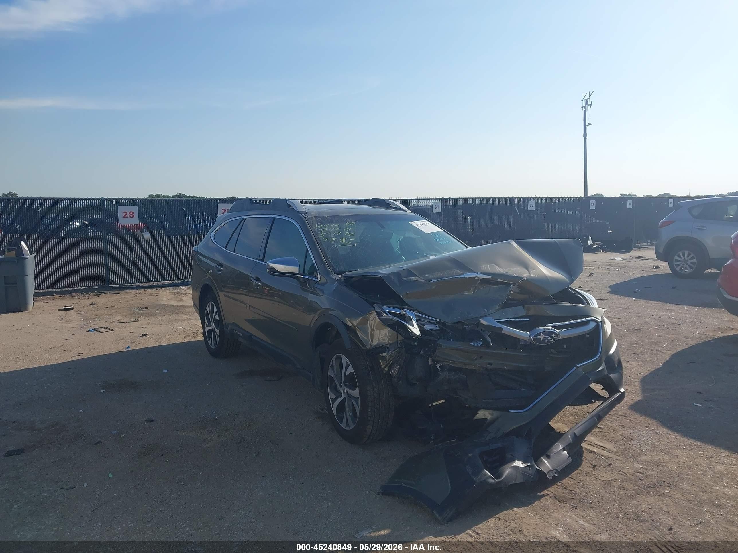 2020 Subaru Outback Touring XT, VIN 4S4BTGPD8L3177640 — Front end