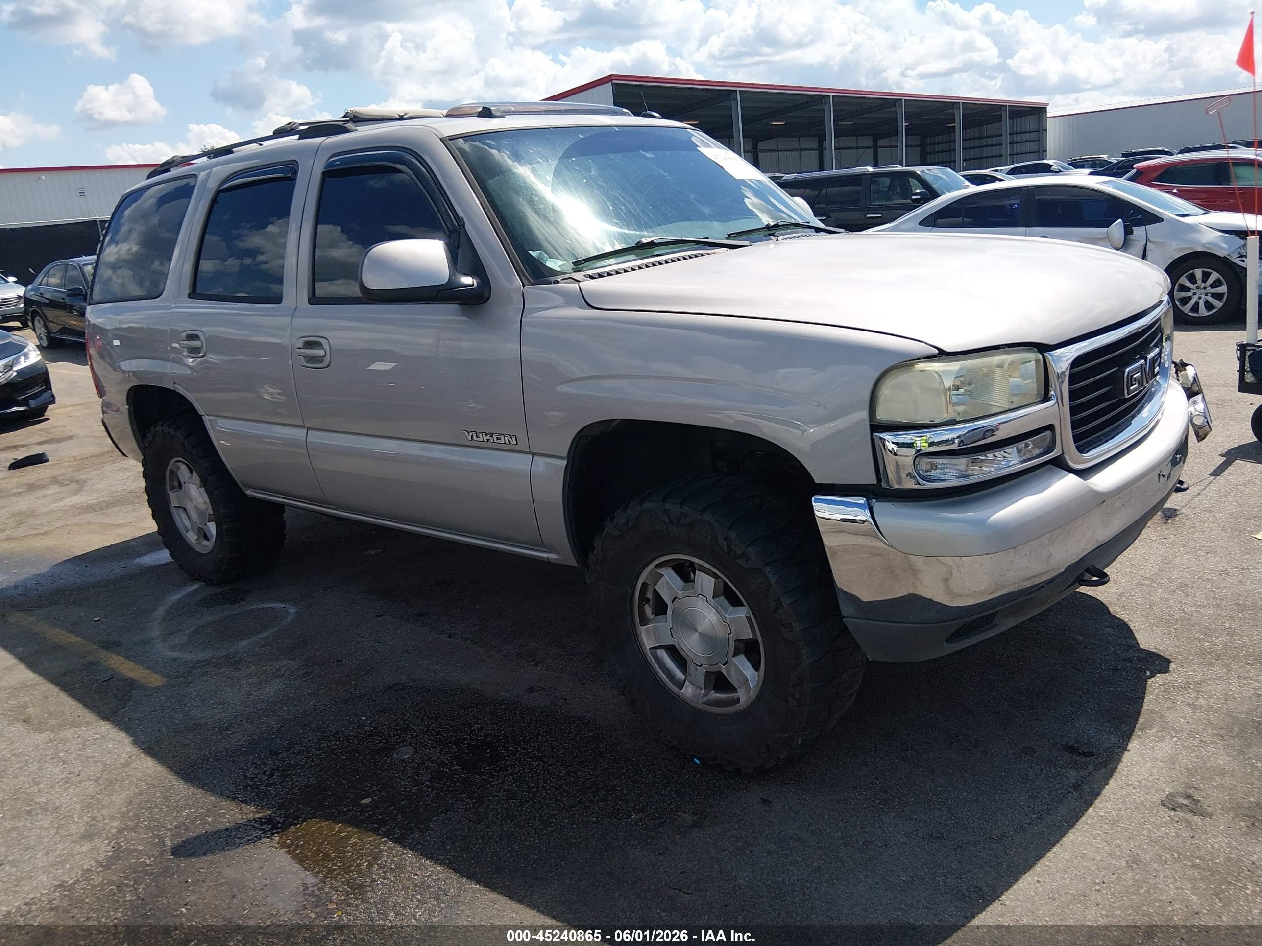 2005 GMC Yukon SLT, VIN 1GKEK13T75J112599 — Front end
