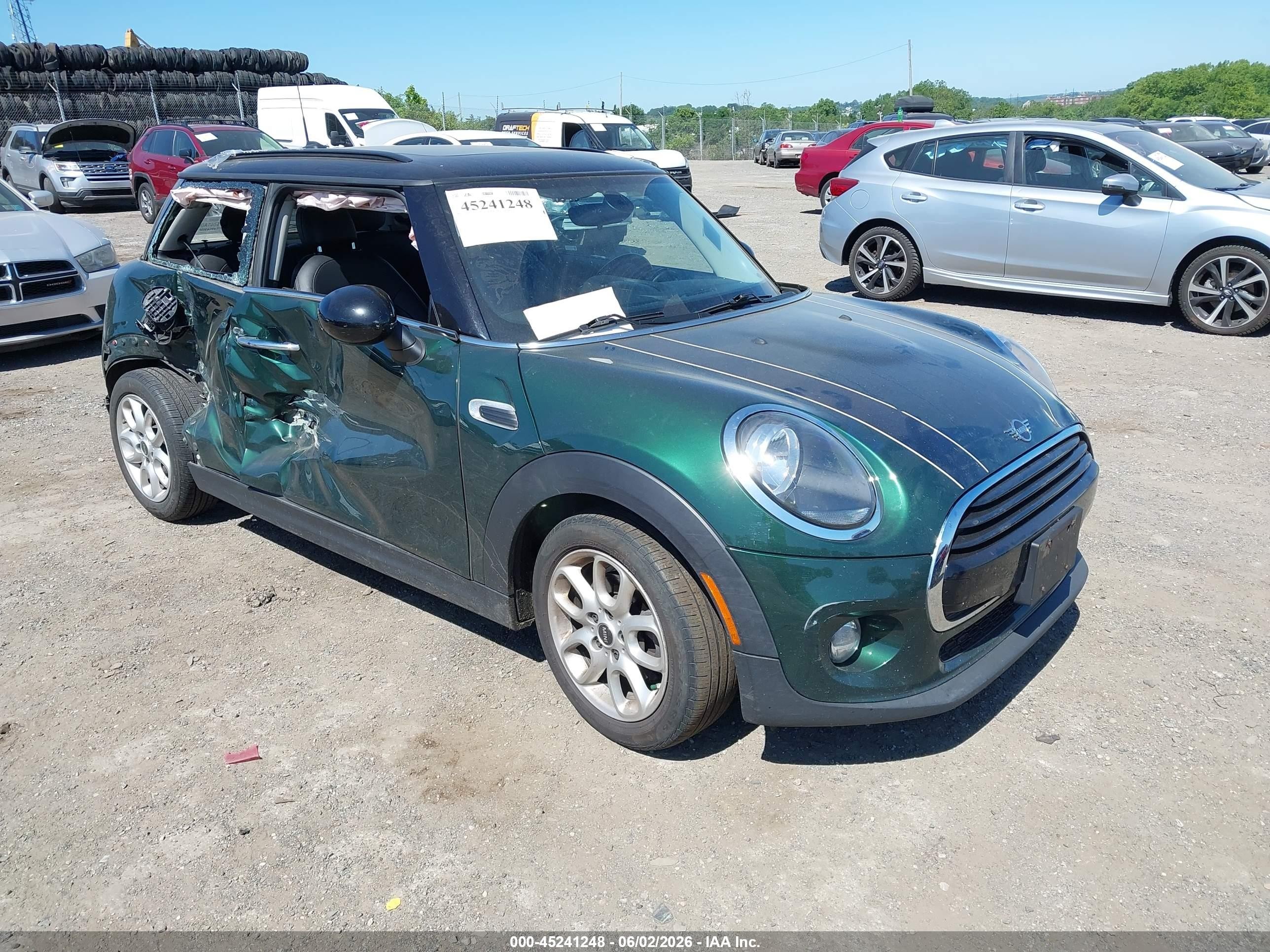 2019 MINI Hardtop Cooper, VIN WMWXP5C57K2H96400 — Side
