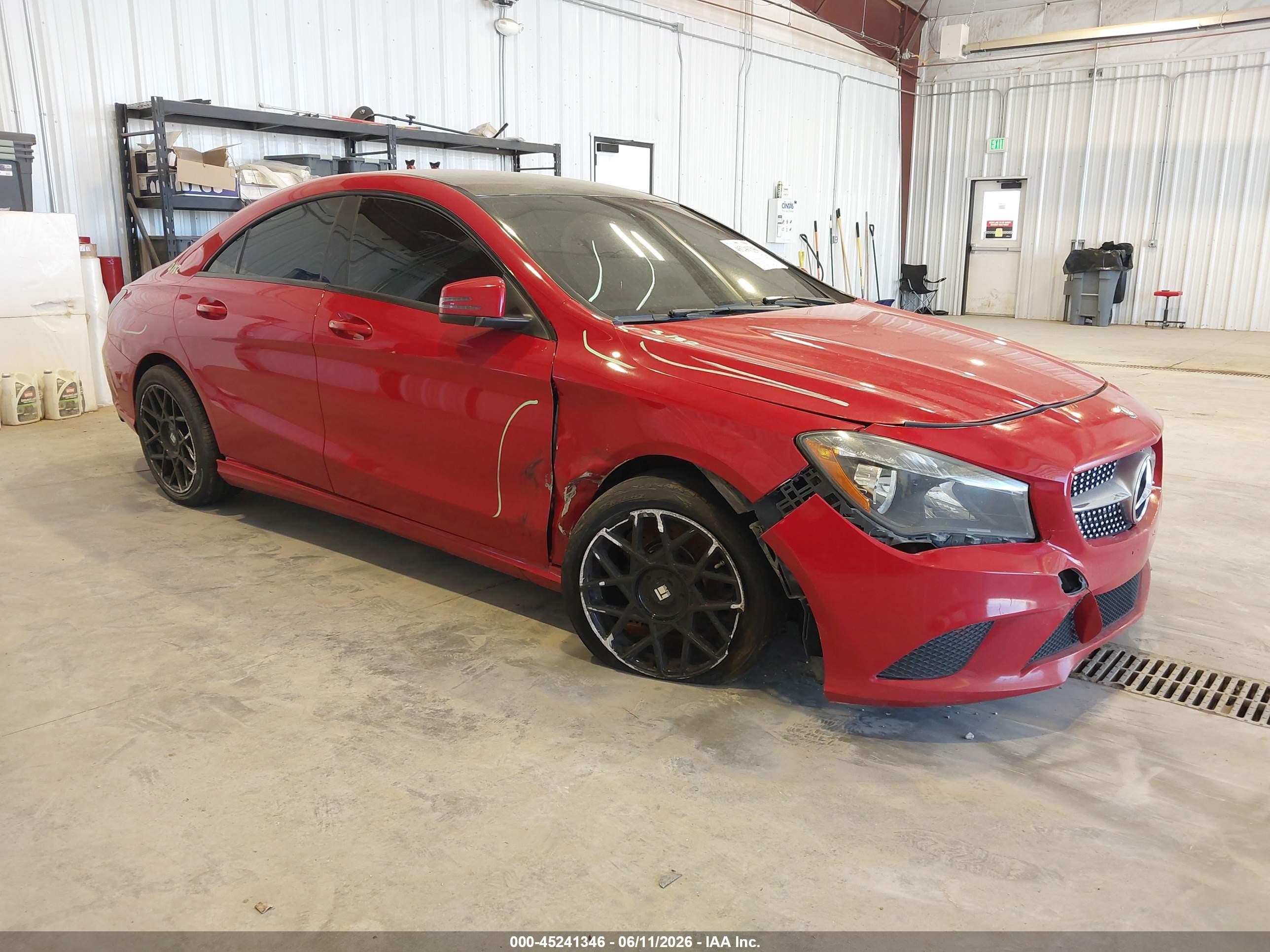 2014 Mercedes-Benz CLA 250, VIN WDDSJ4EB1EN123085 — Front end