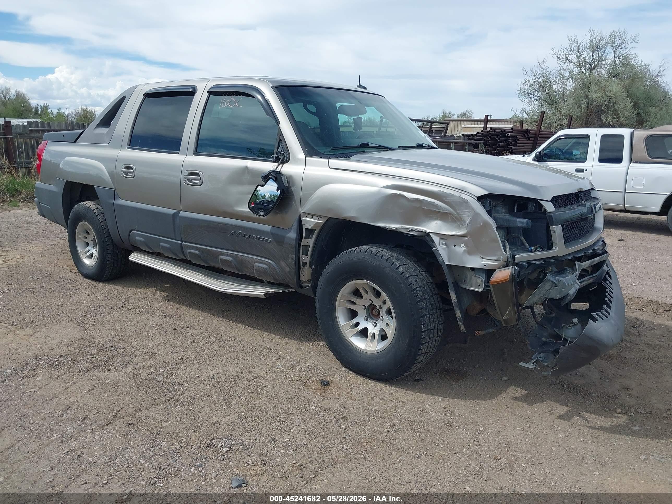 2003 Chevrolet Avalanche, VIN 3GNEK13T43G285644 — Front end