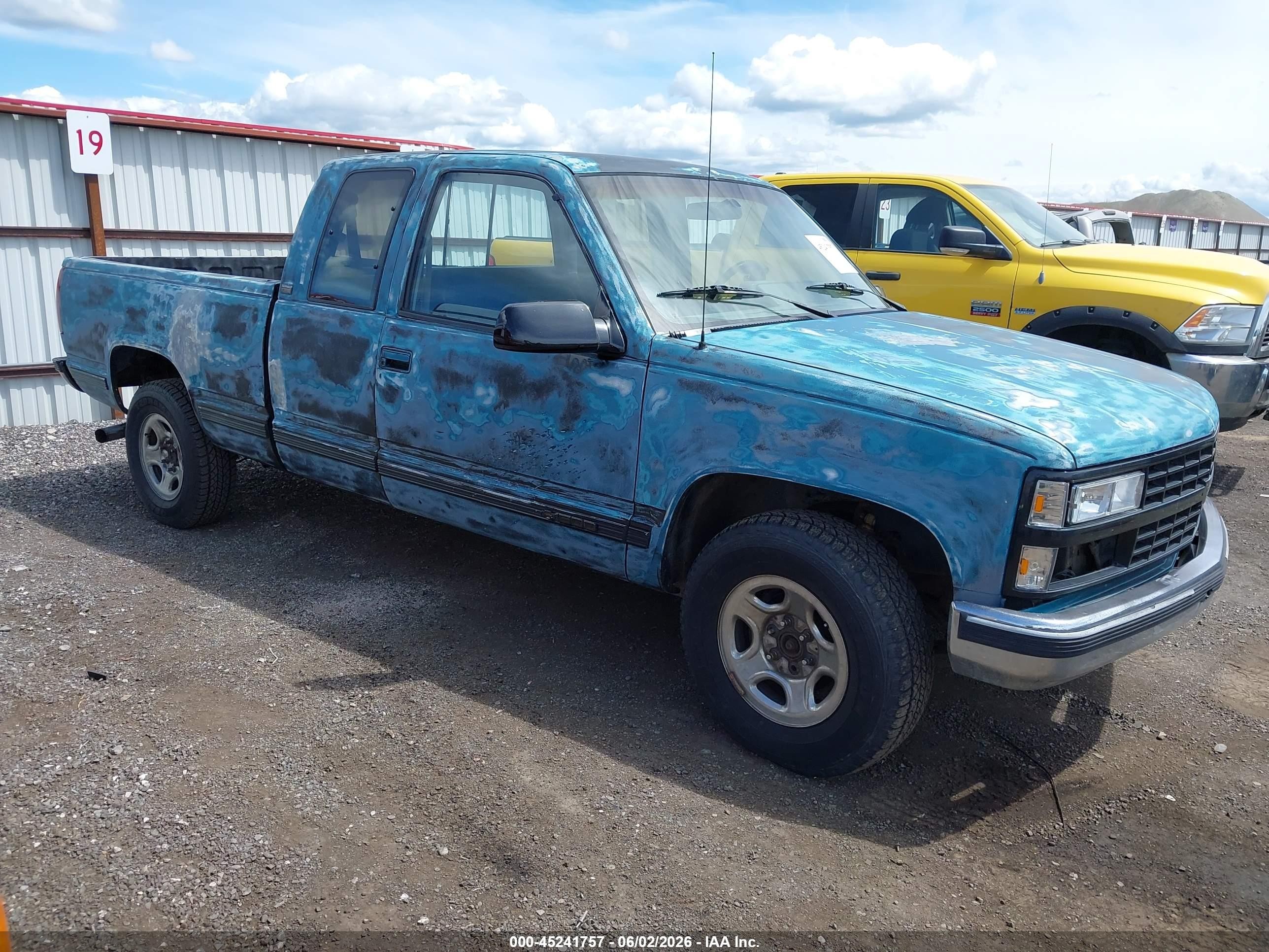 1992 Chevrolet K1500, VIN 2GBEK19K2N1246445 — Normal wear