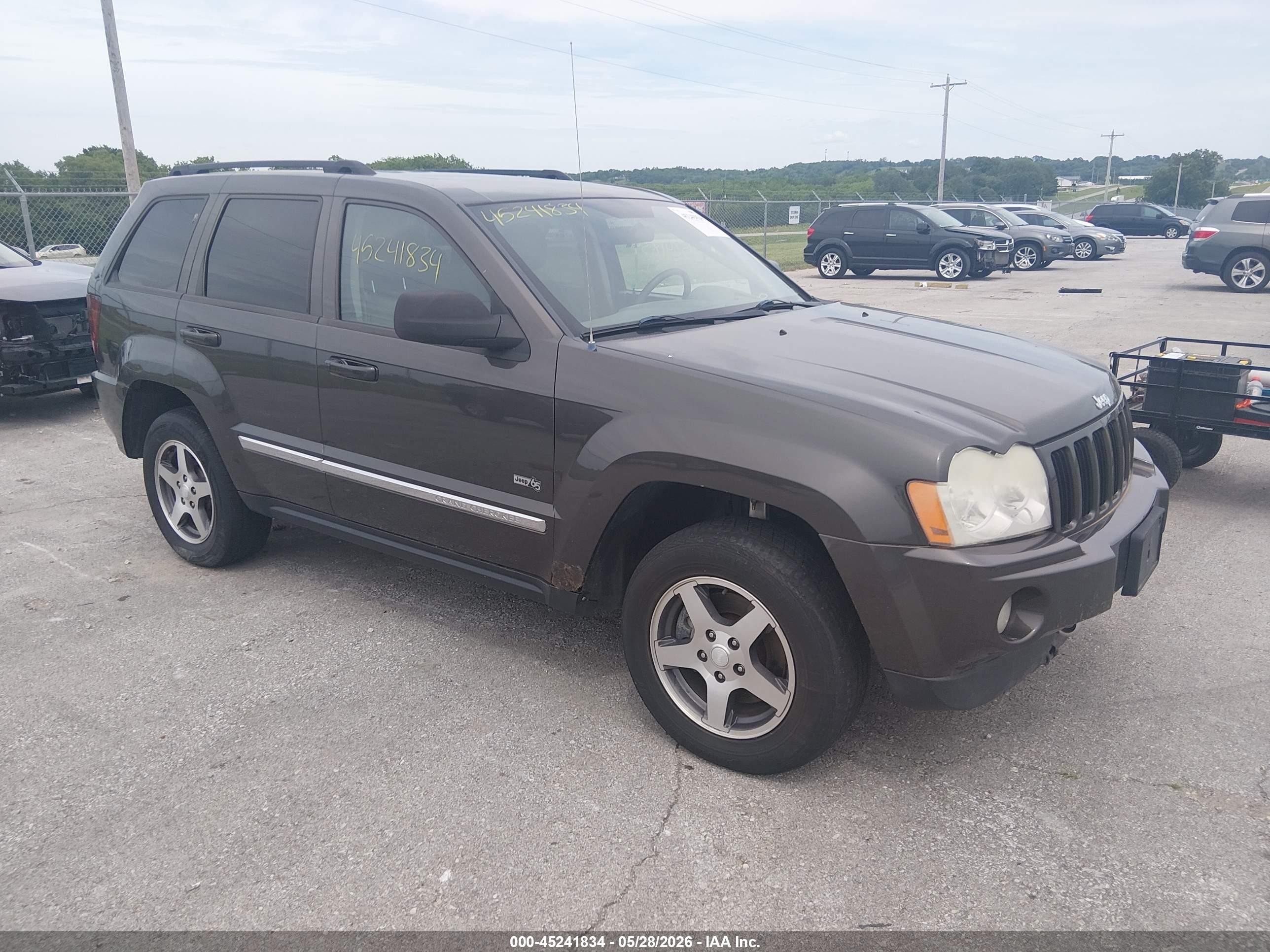2006 Jeep Grand Cherokee Laredo, VIN 1J4HR48NX6C333193 — Normal wear