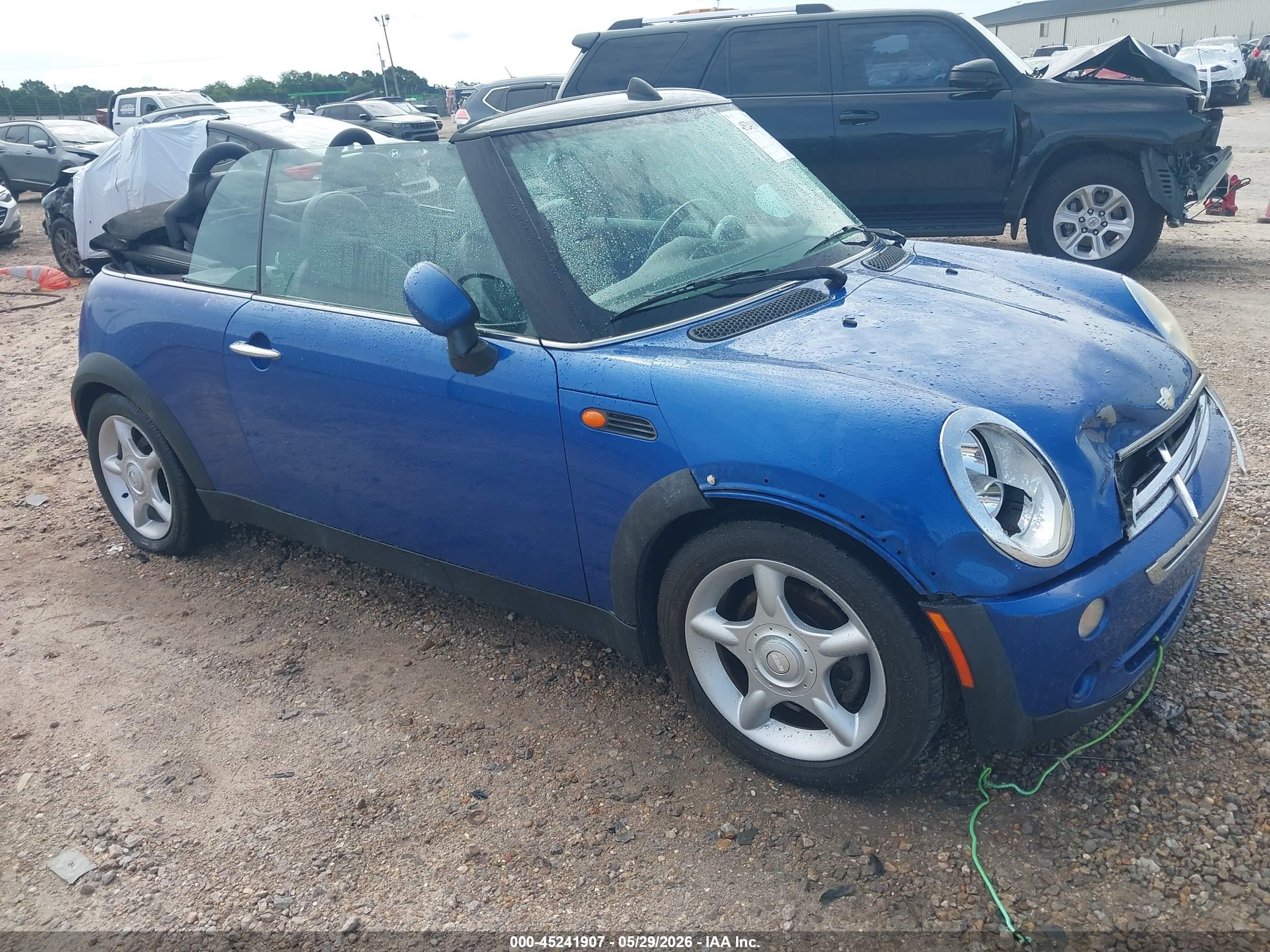 2005 MINI Convertible, VIN WMWRF33545TF62987 — Перед
