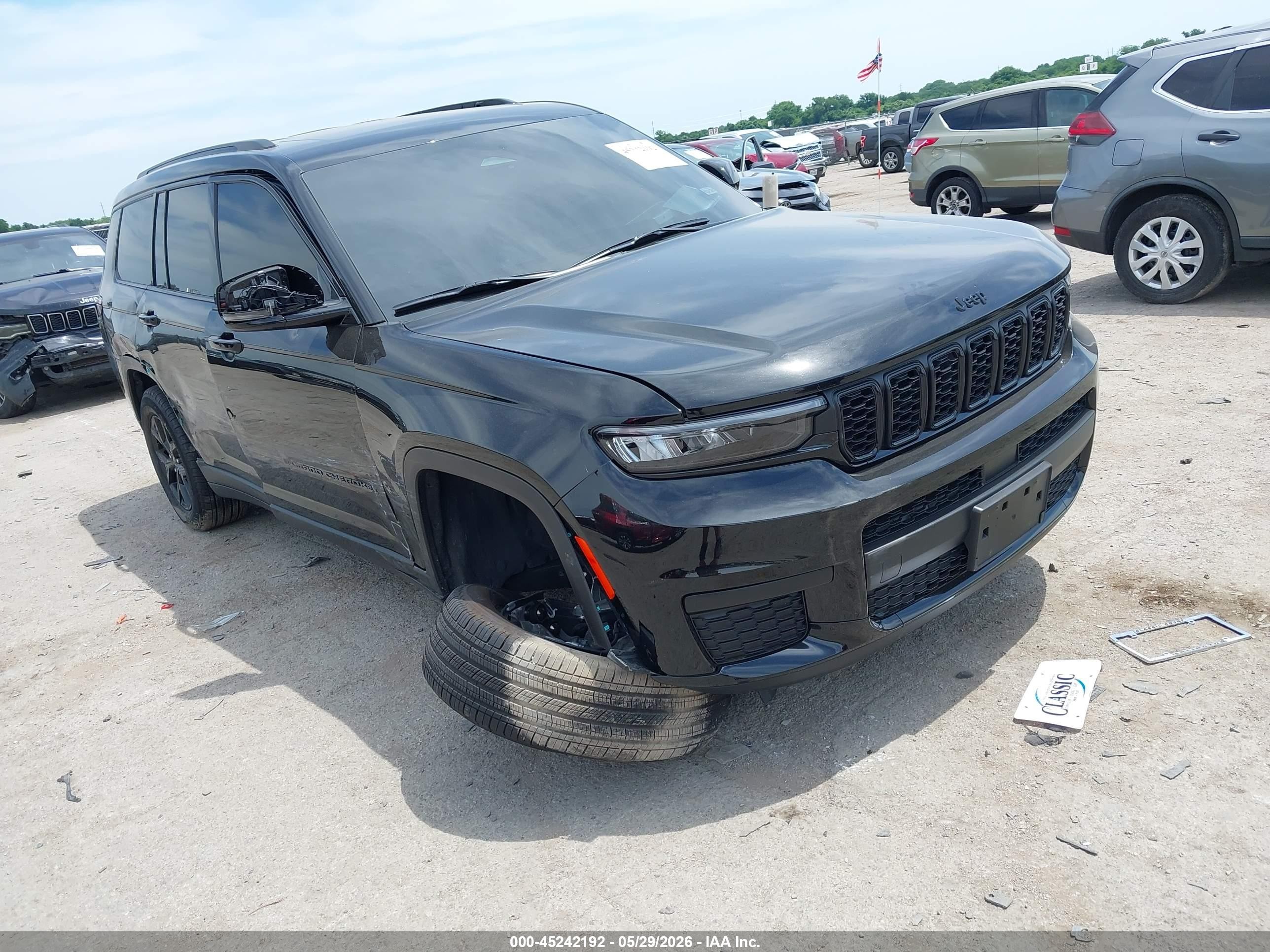 2025 Jeep Grand Cherokee Laredo X, VIN 1C4RJJAG0S8763887 — Side