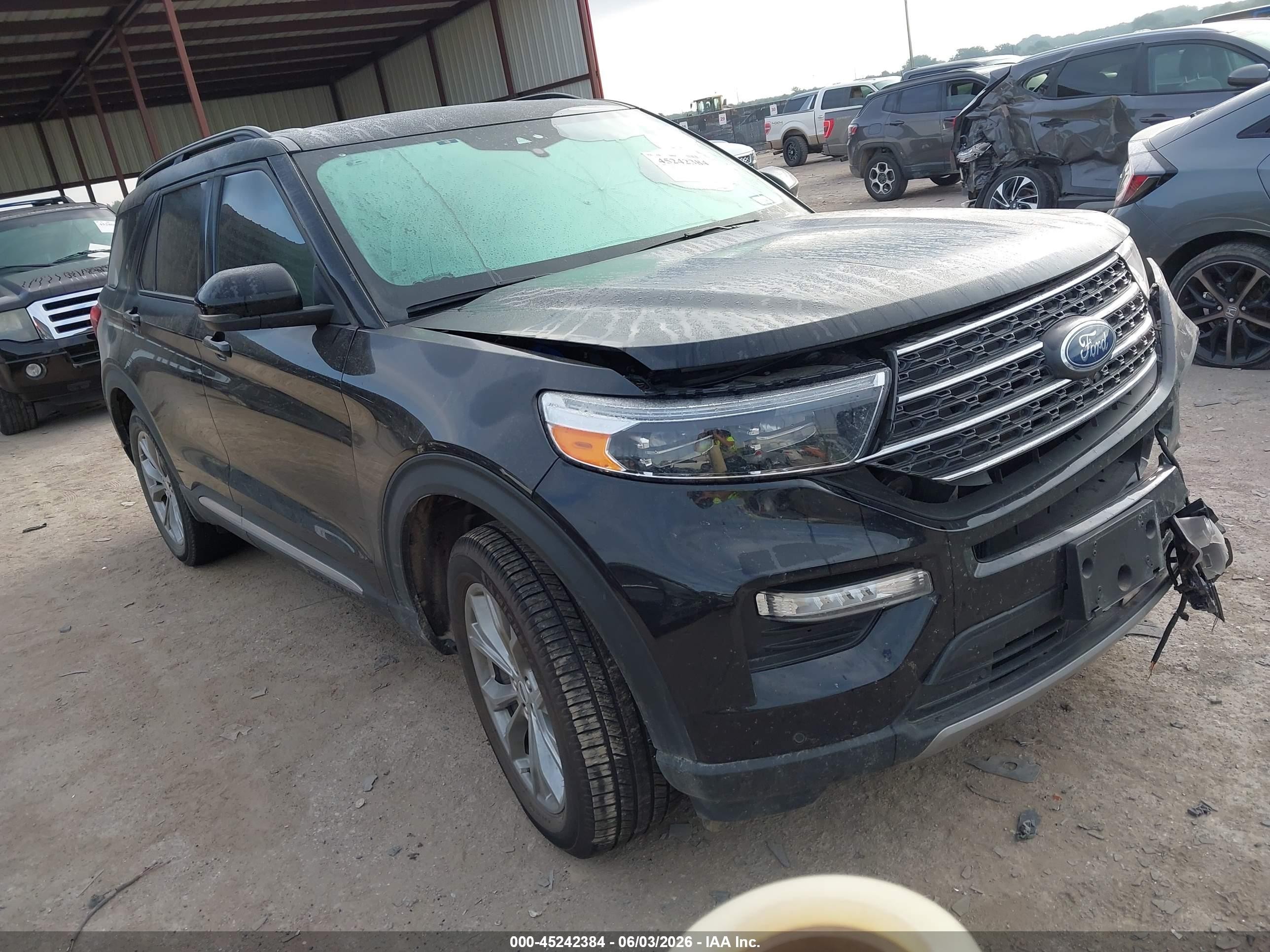 2023 Ford Explorer XLT, VIN 1FMSK7DH0PGC09618 — Front end