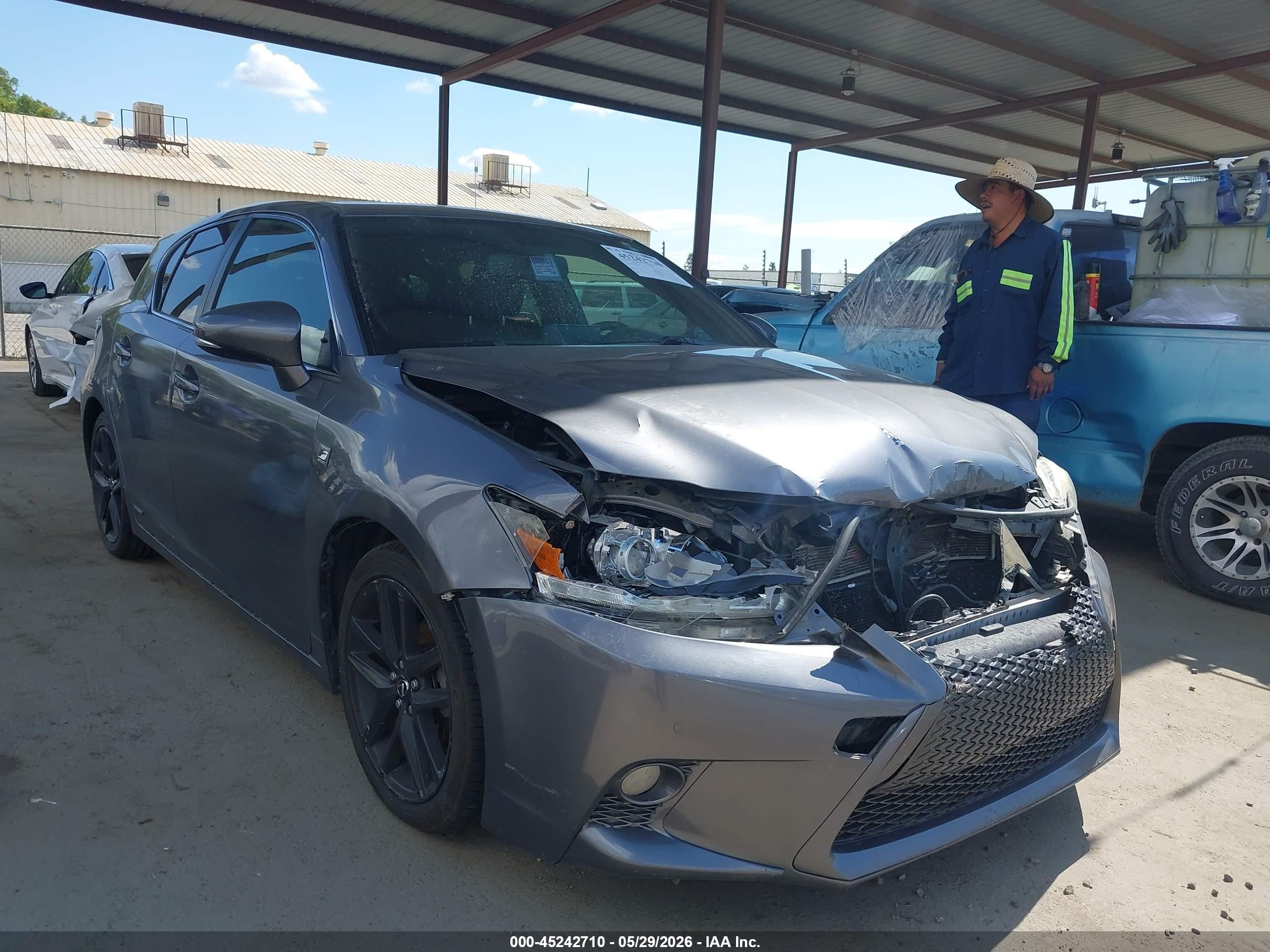 2015 Lexus CT 200h, VIN JTHKD5BH1F2212009 — Front end