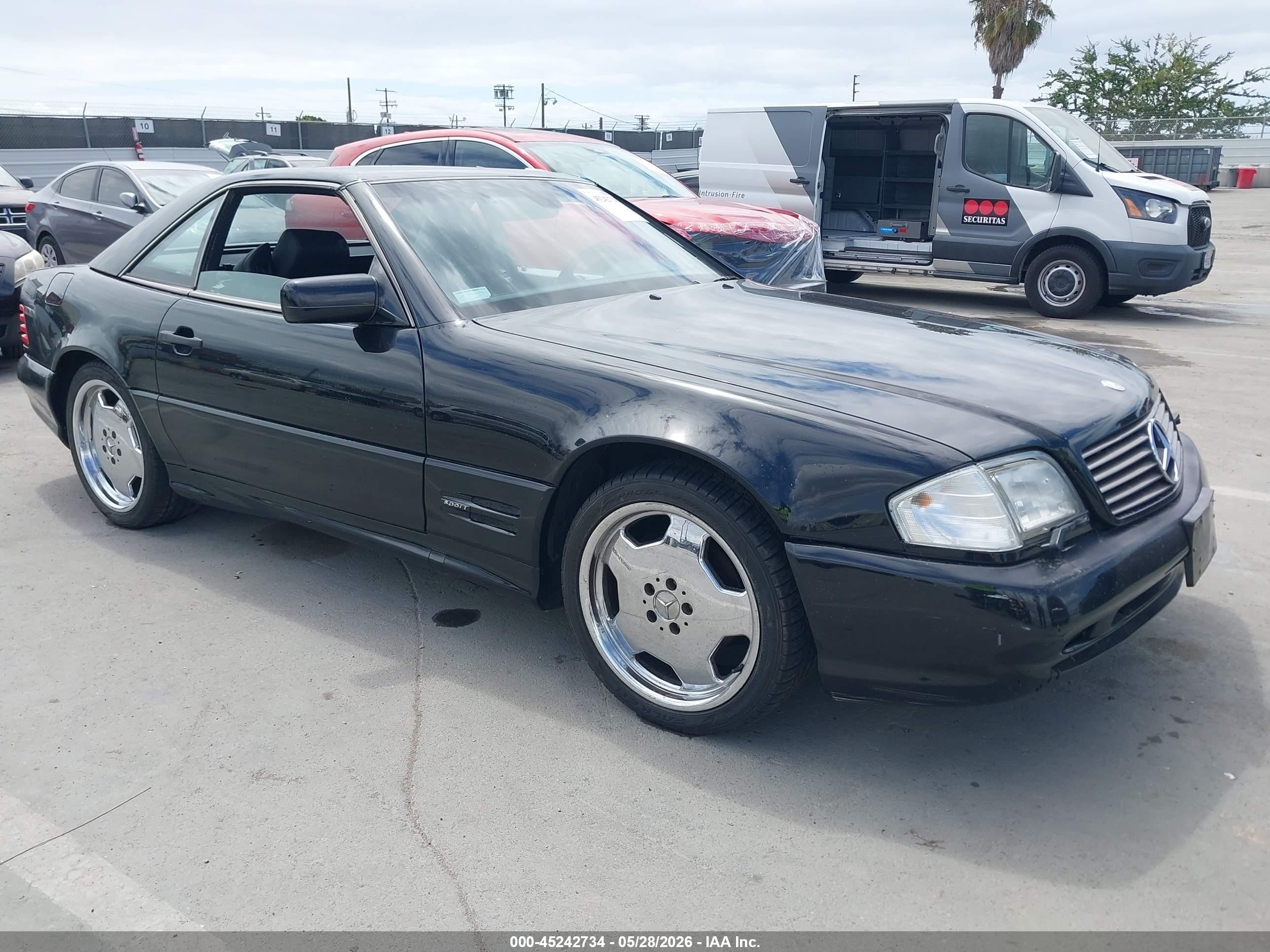1998 Mercedes-Benz SL 500, VIN WDBFA67F4WF168121 — Normal wear