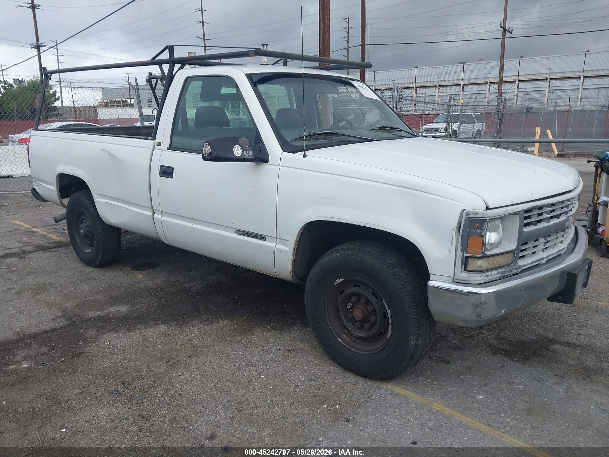 1998 Chevrolet Silverado 2500, VIN 1GCGC24R6WZ113496 — Зад