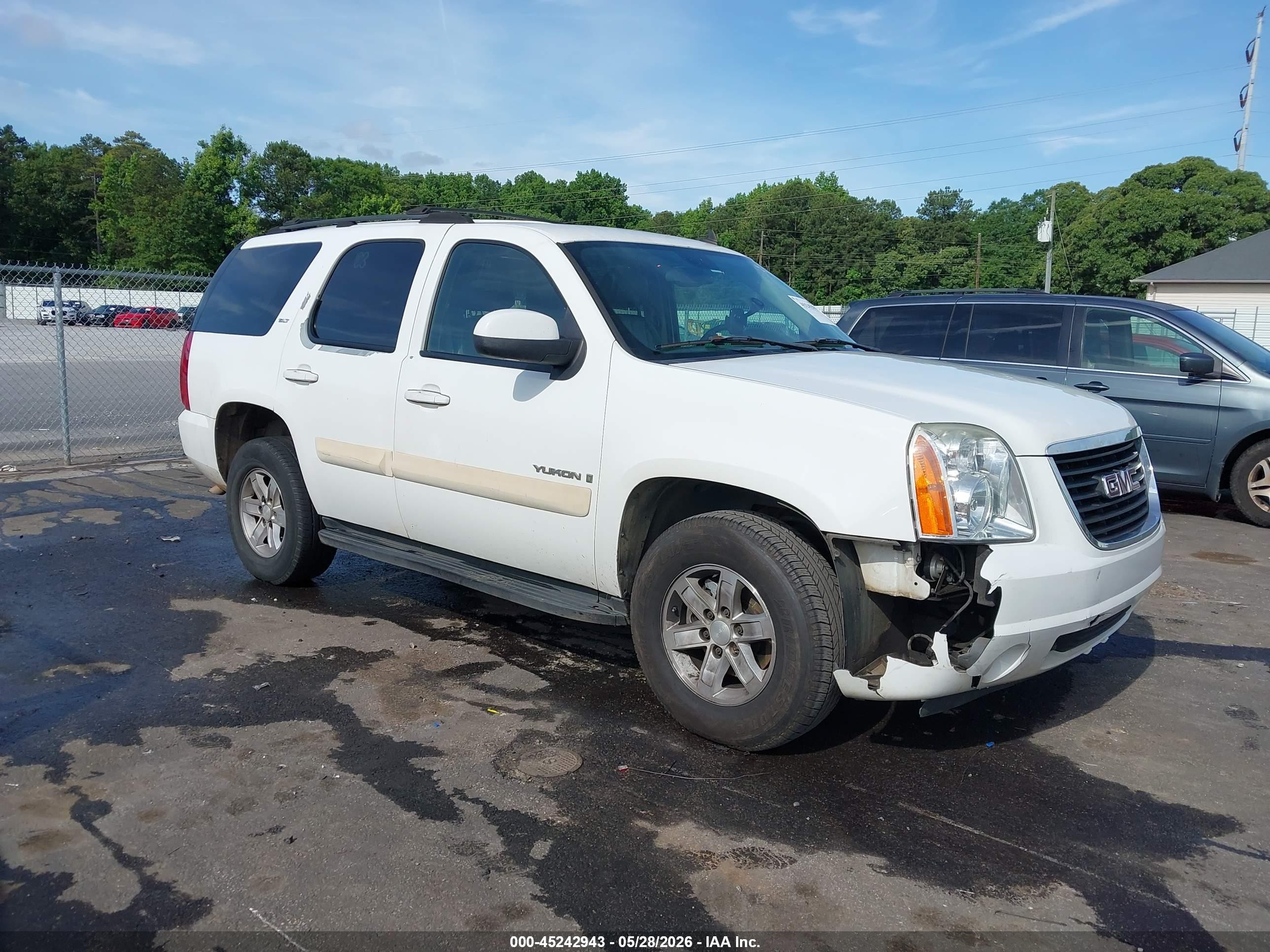 2007 GMC Yukon SLT, VIN 1GKFC13J07J102662 — Front end
