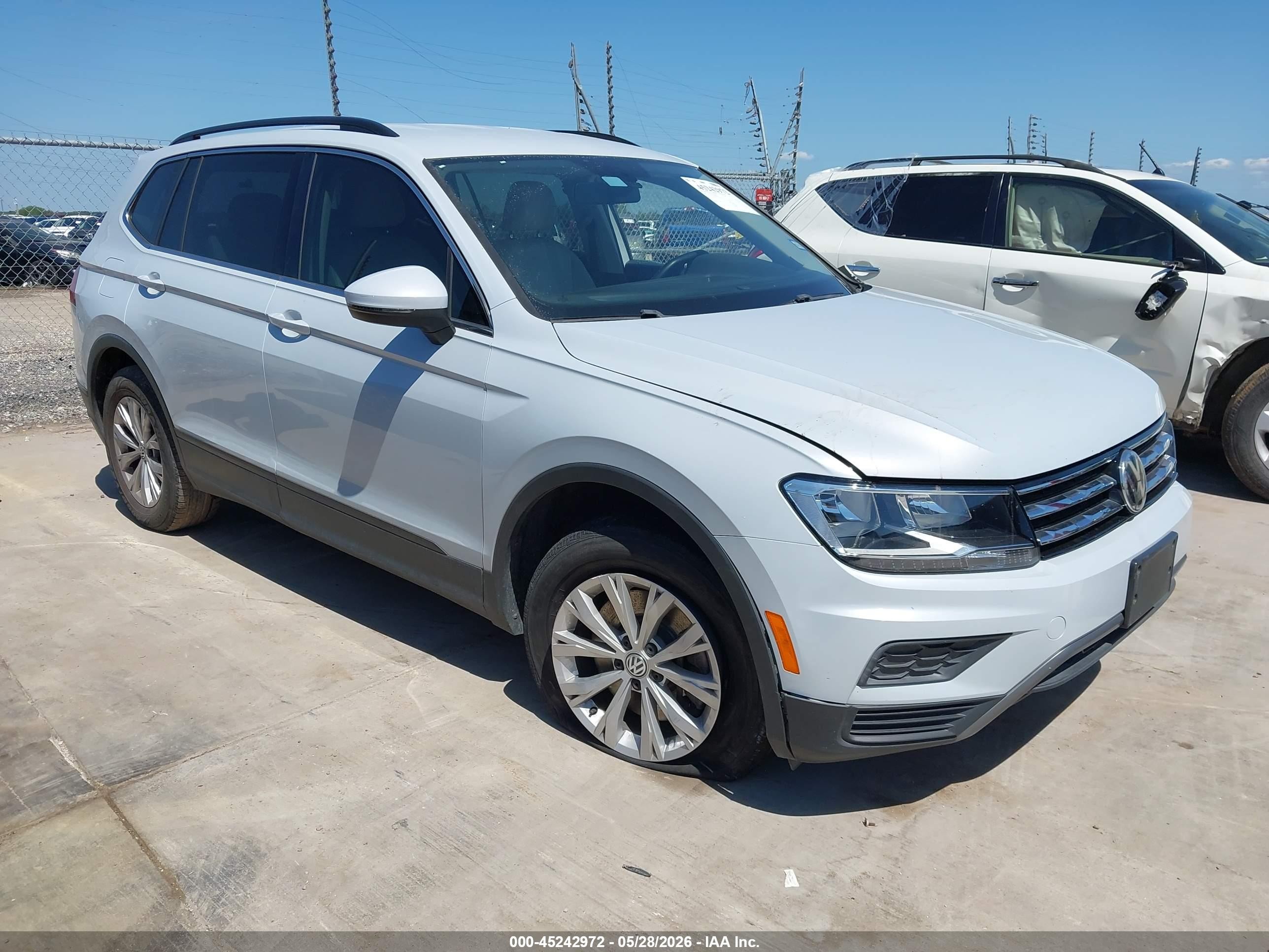 2019 Volkswagen Tiguan SE, VIN 3VV3B7AX3KM048198 — Front end