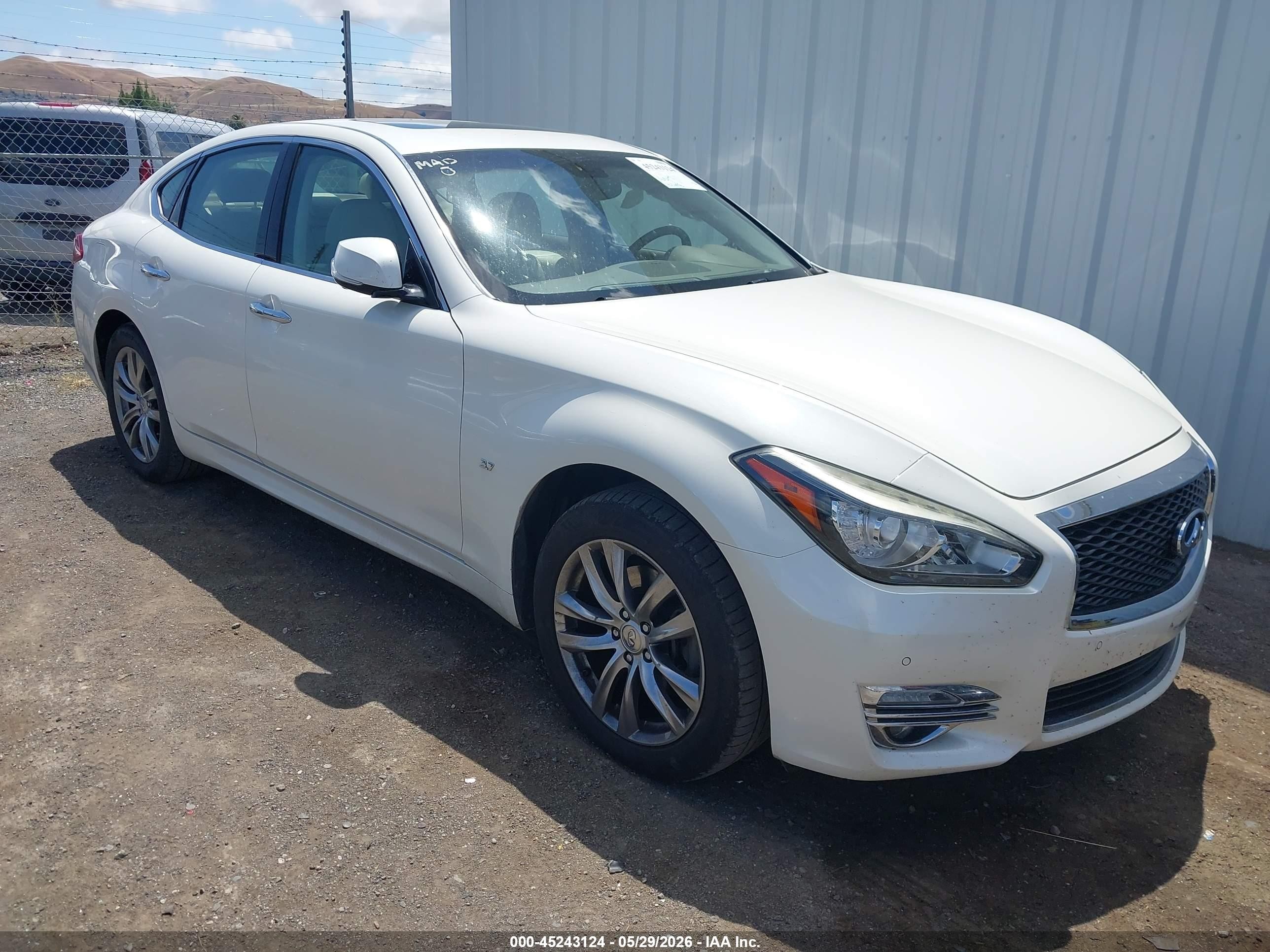 2019 Infiniti Q70 Luxe, VIN JN1BY1AR9KM585275 — Front end