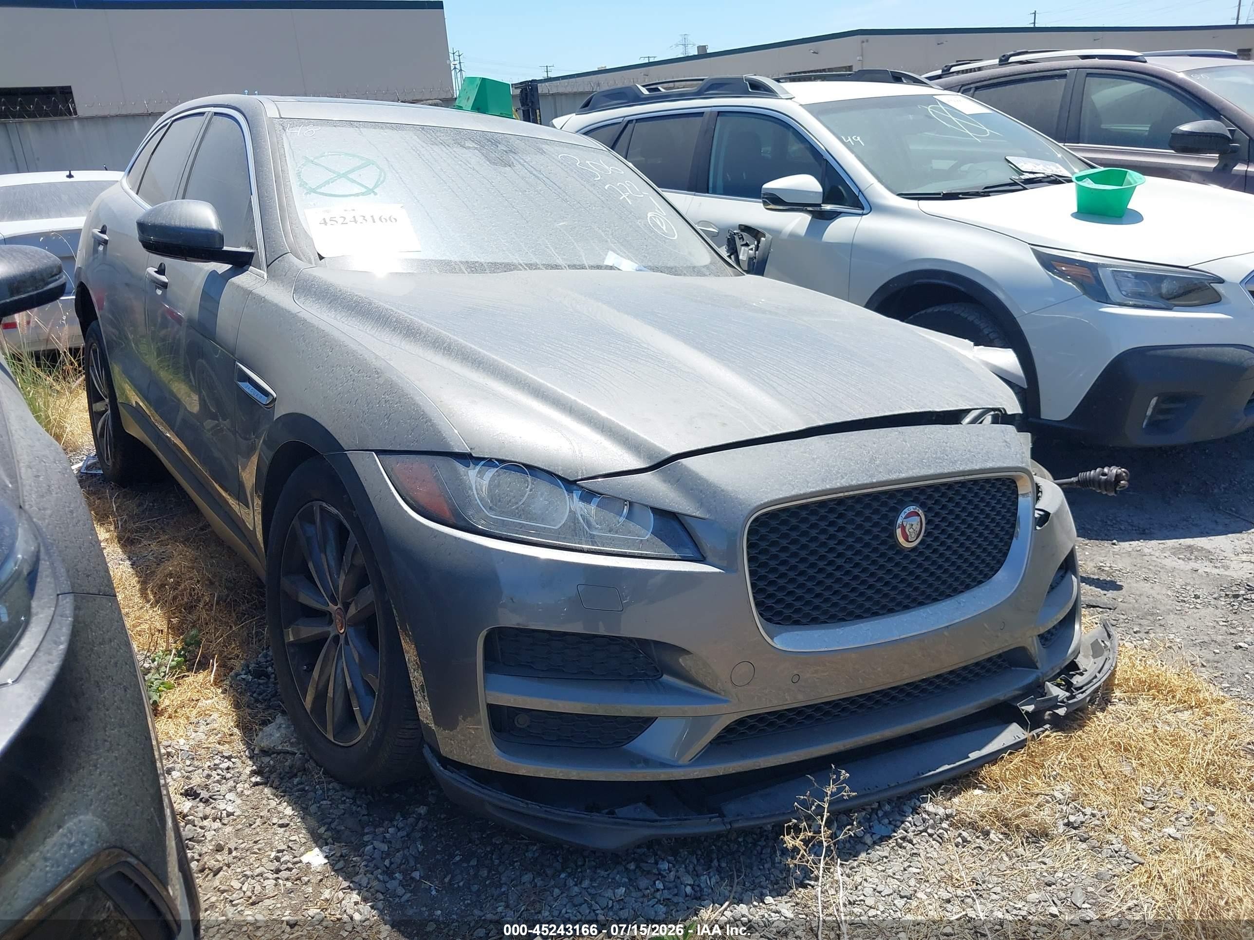 2017 Jaguar F-Pace 35t Prestige, VIN SADCK2BV7HA063182 — Front end
