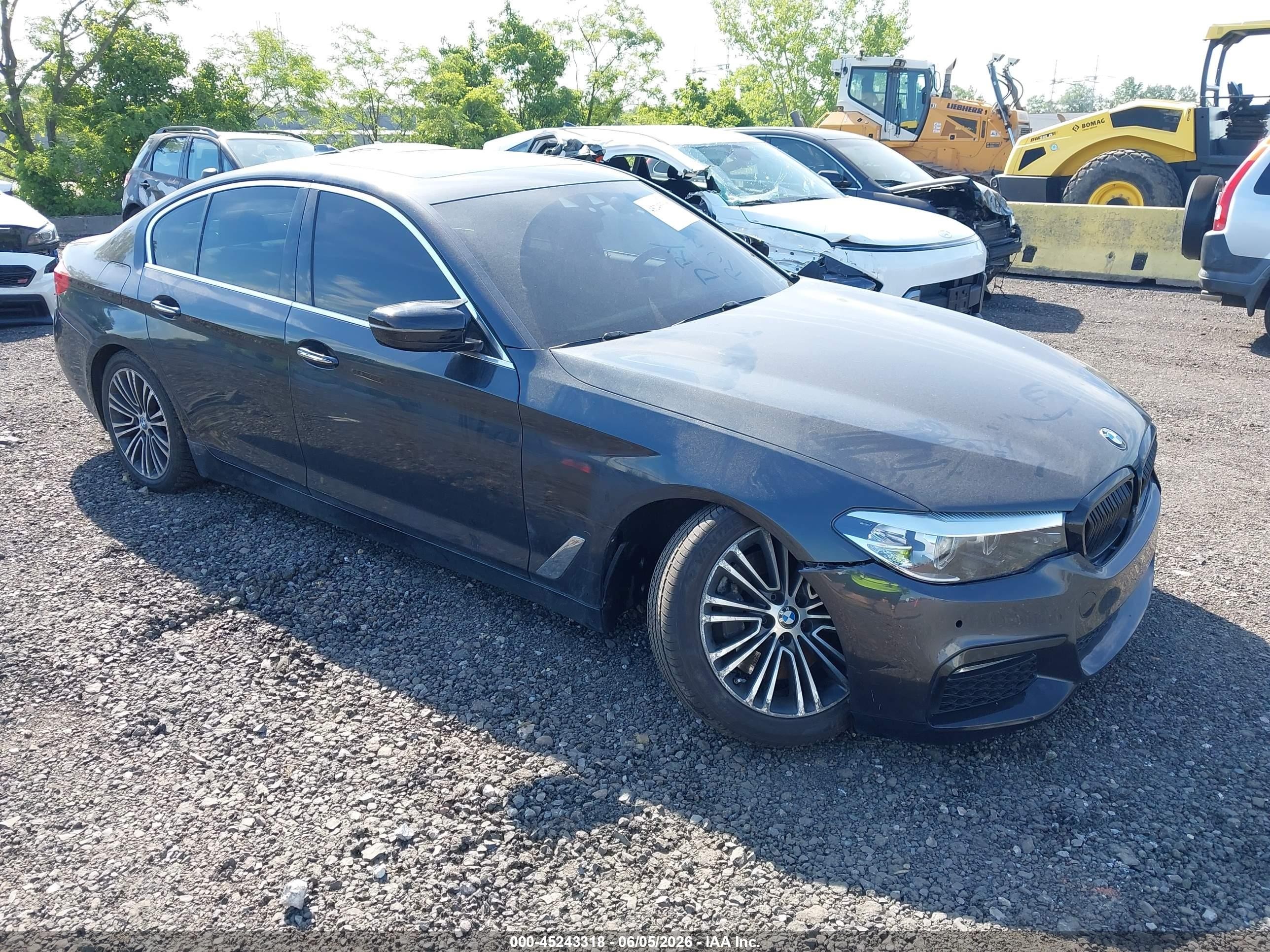 2018 BMW 5 Series 530i xDrive, VIN WBAJA7C50JG908598 — Side