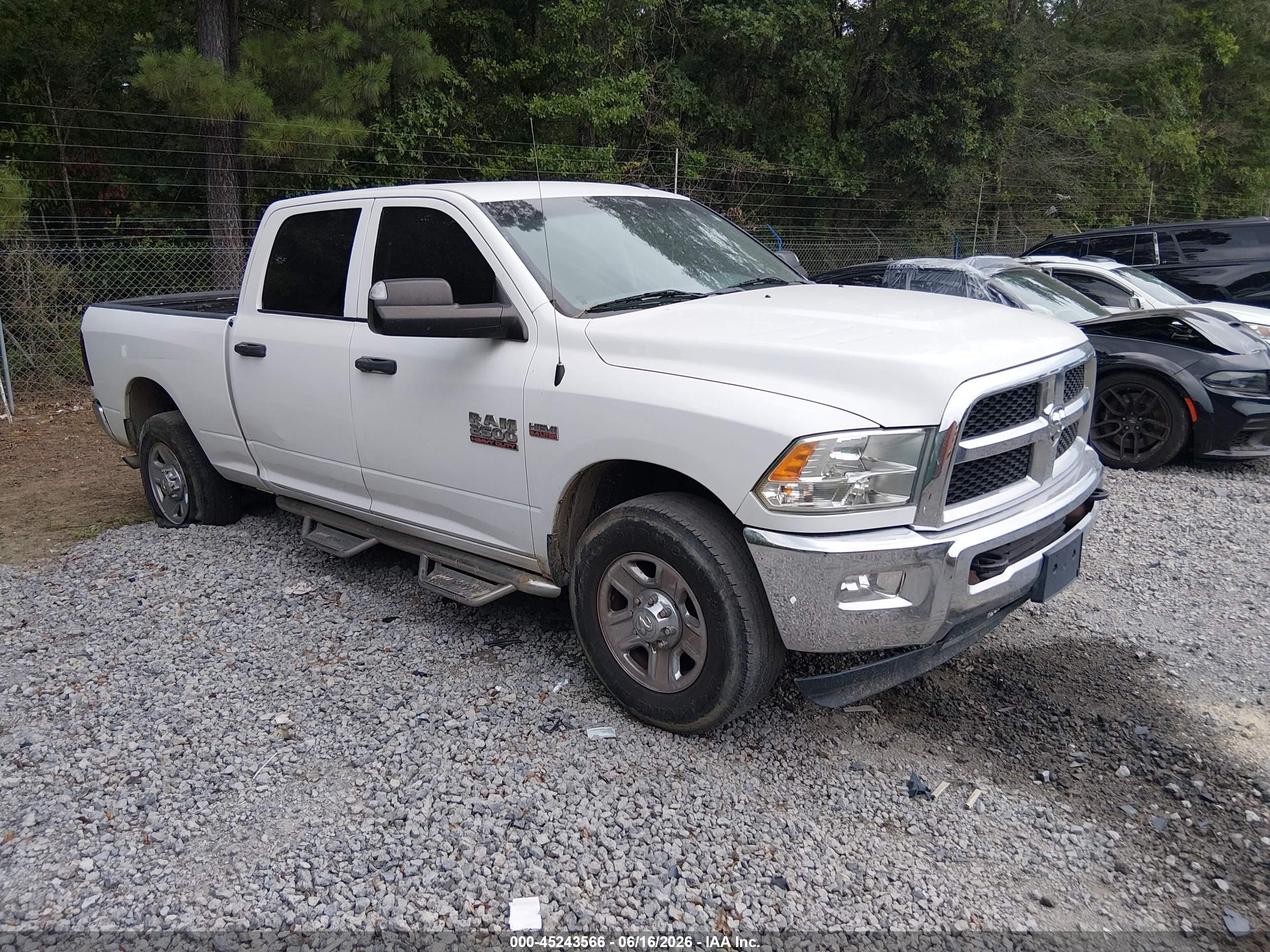 2017 Ram 2500 Tradesman, VIN 3C6UR4CJ9HG611727 — Rear end