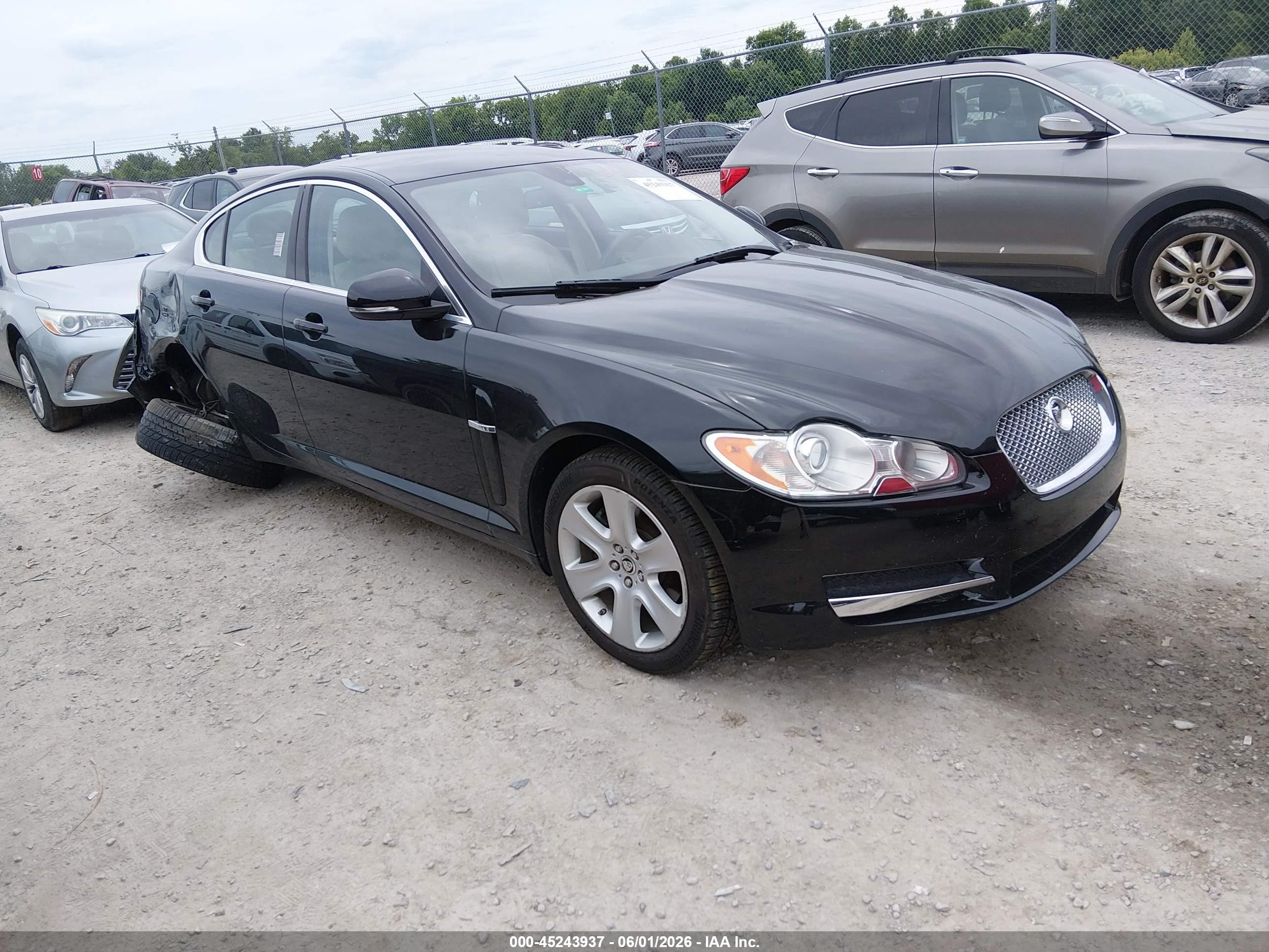 2010 Jaguar XF Luxury, VIN SAJWA0FA1AHR65915 — Rear end