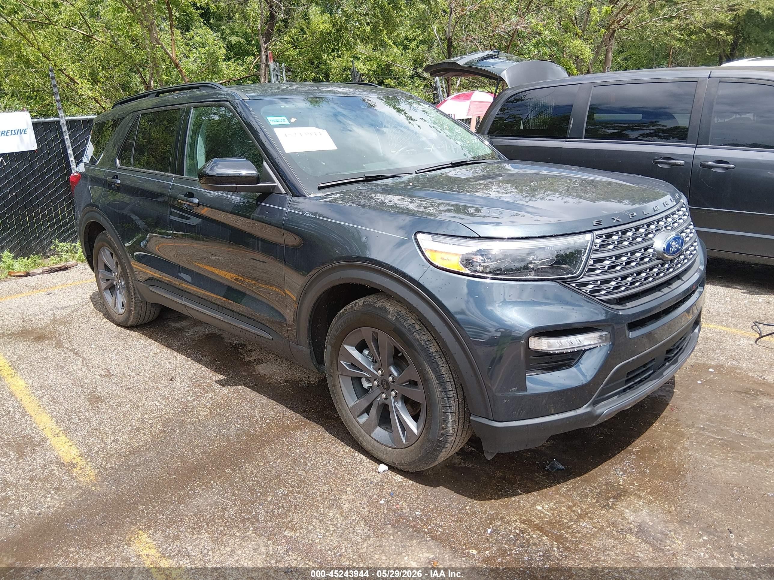 2024 Ford Explorer XLT, VIN 1FMSK7DH5RGA14472 — Град