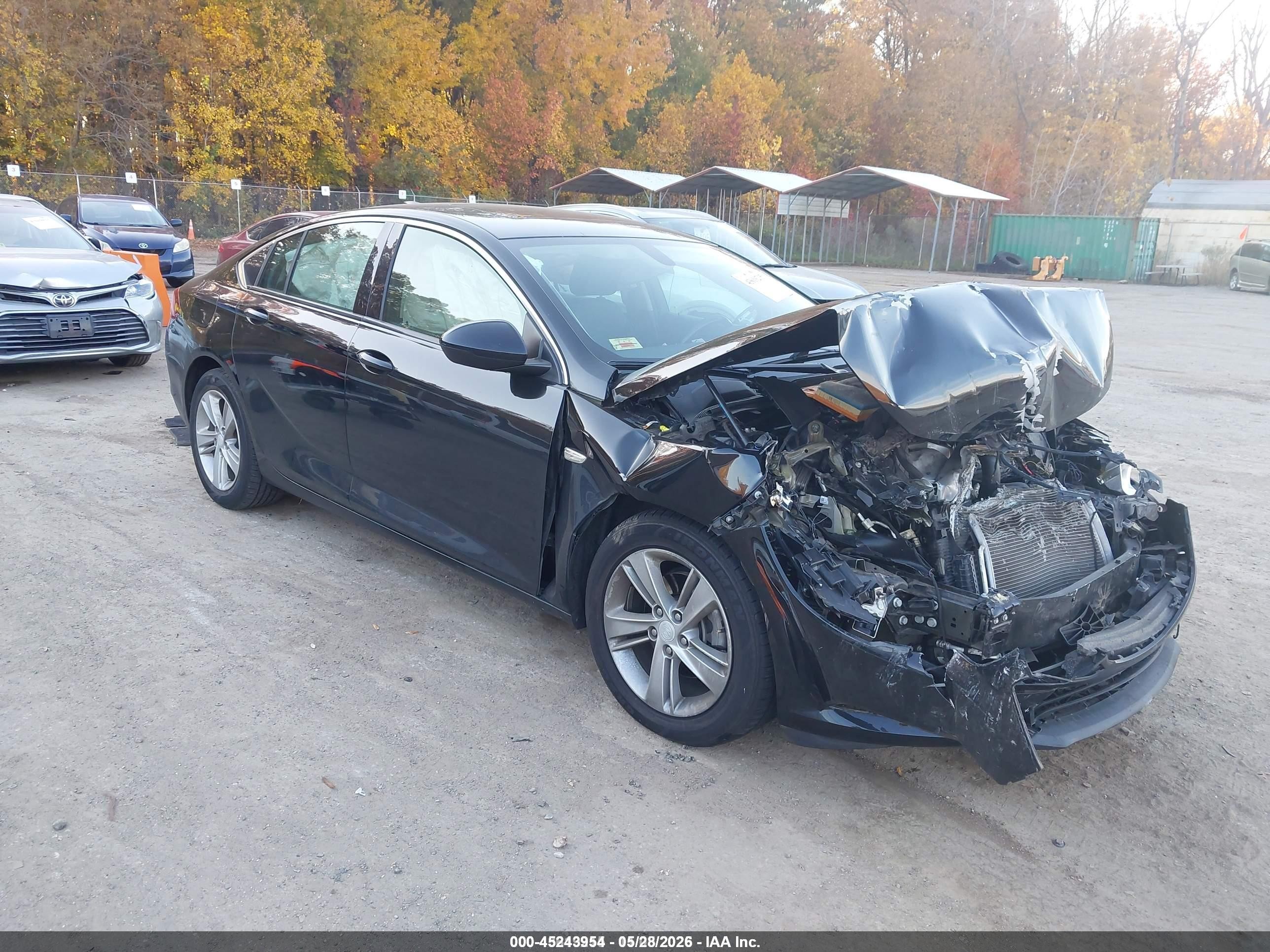 2018 Buick Regal Preferred, VIN W04GL6SX8J1073772 — Front end
