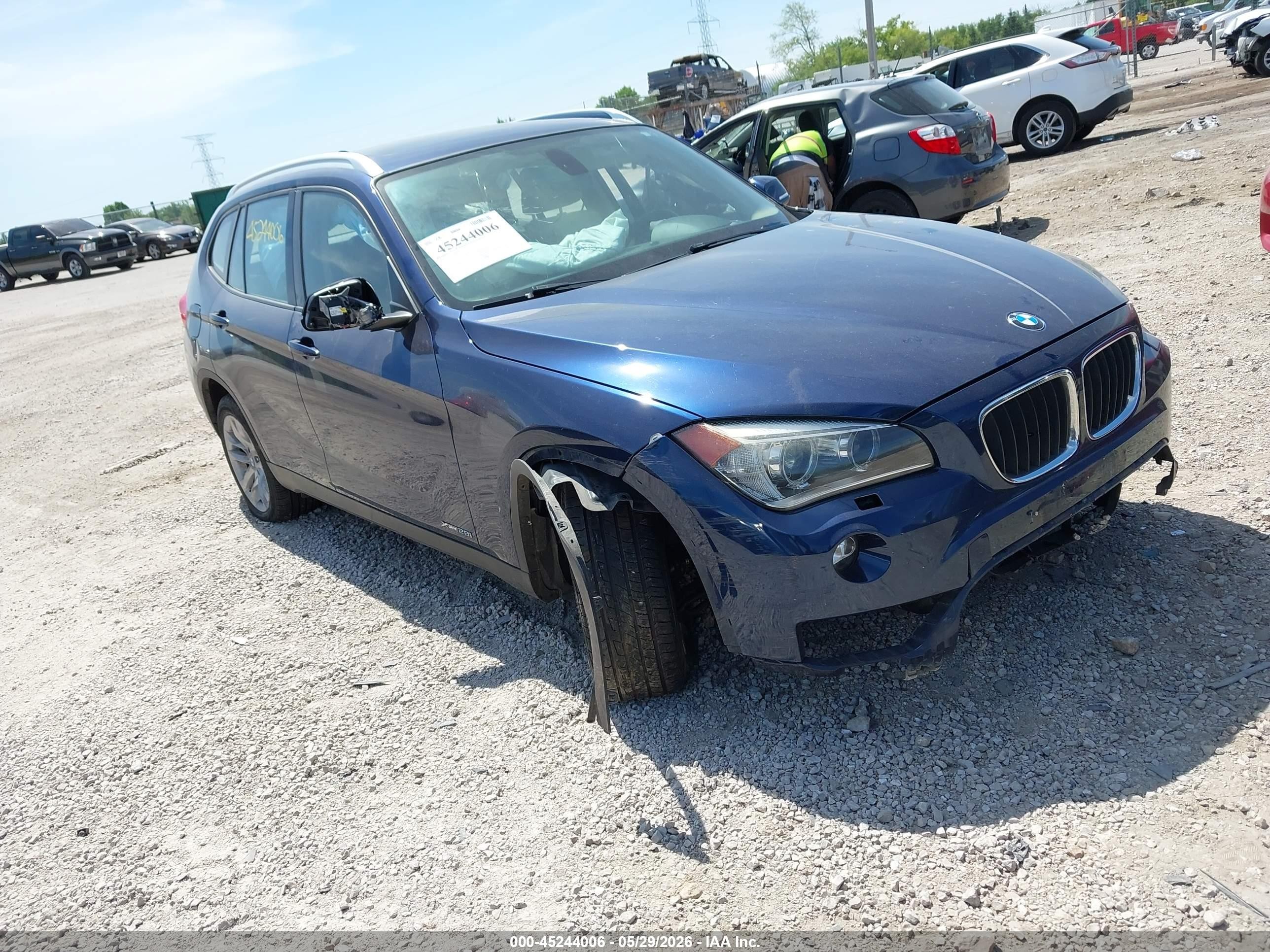 2015 BMW X1 xDrive28i, VIN WBAVL1C53FVY41698 — Front end