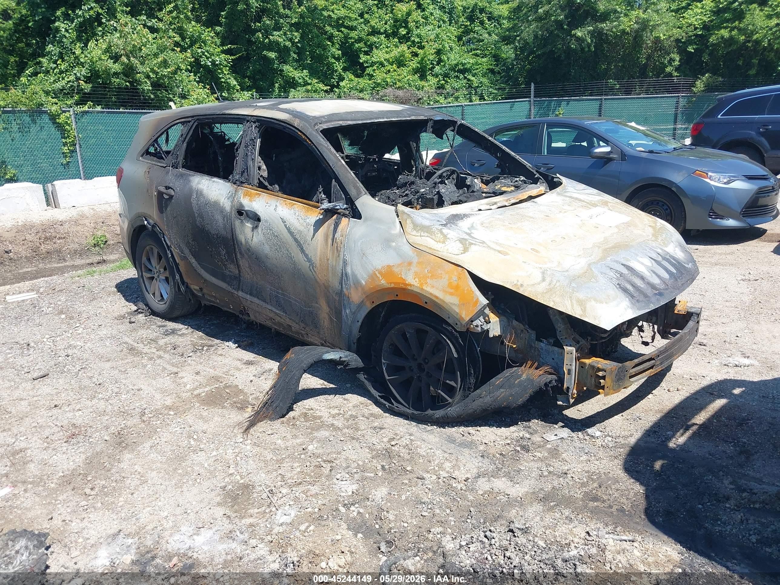 2019 Kia Sorento LX, VIN 5XYPGDA3XKG562785 — Engine fire