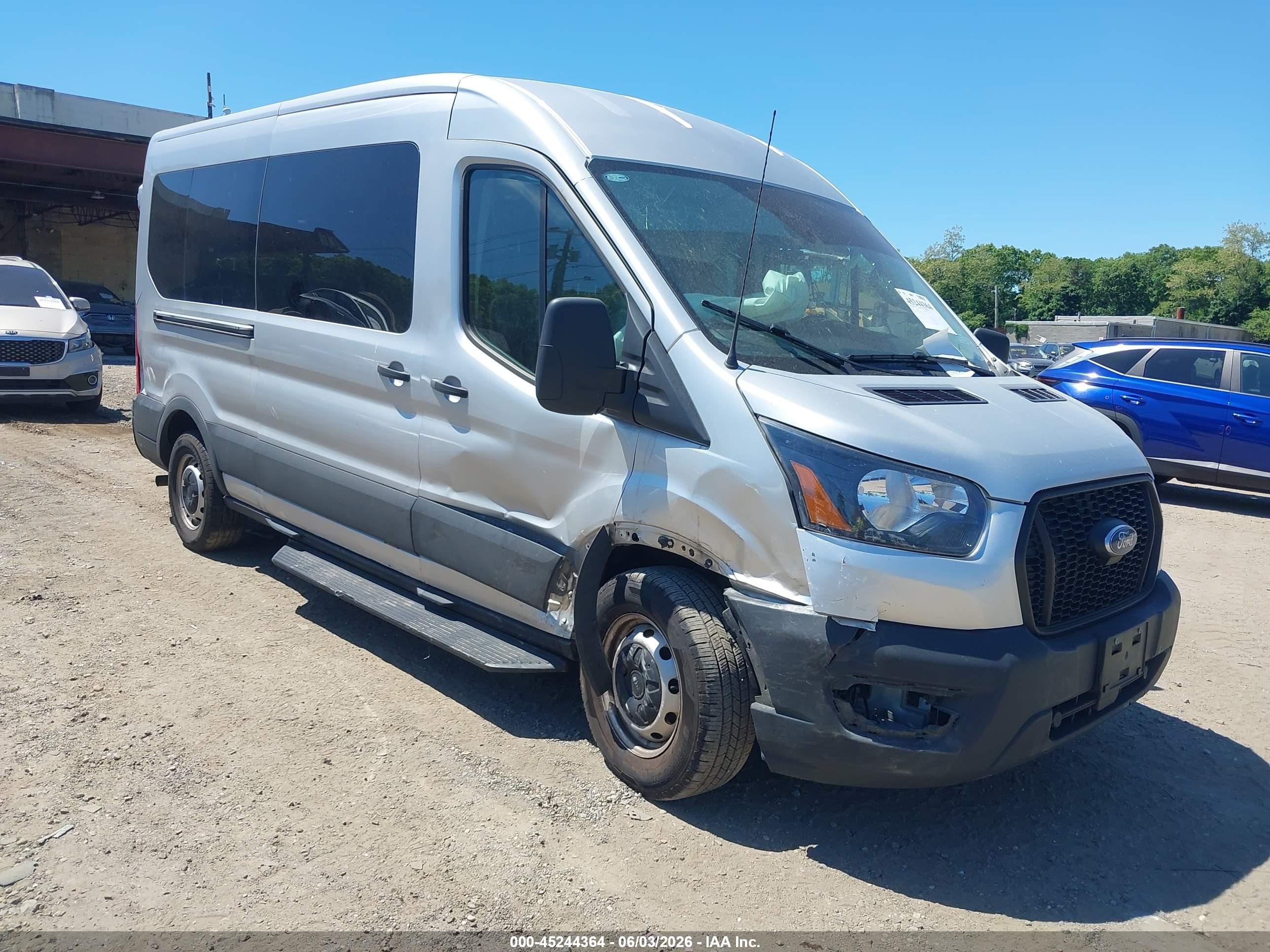 2024 Ford Transit Passenger XLT, VIN 1FBAX2C8XRKB19581 — Front end